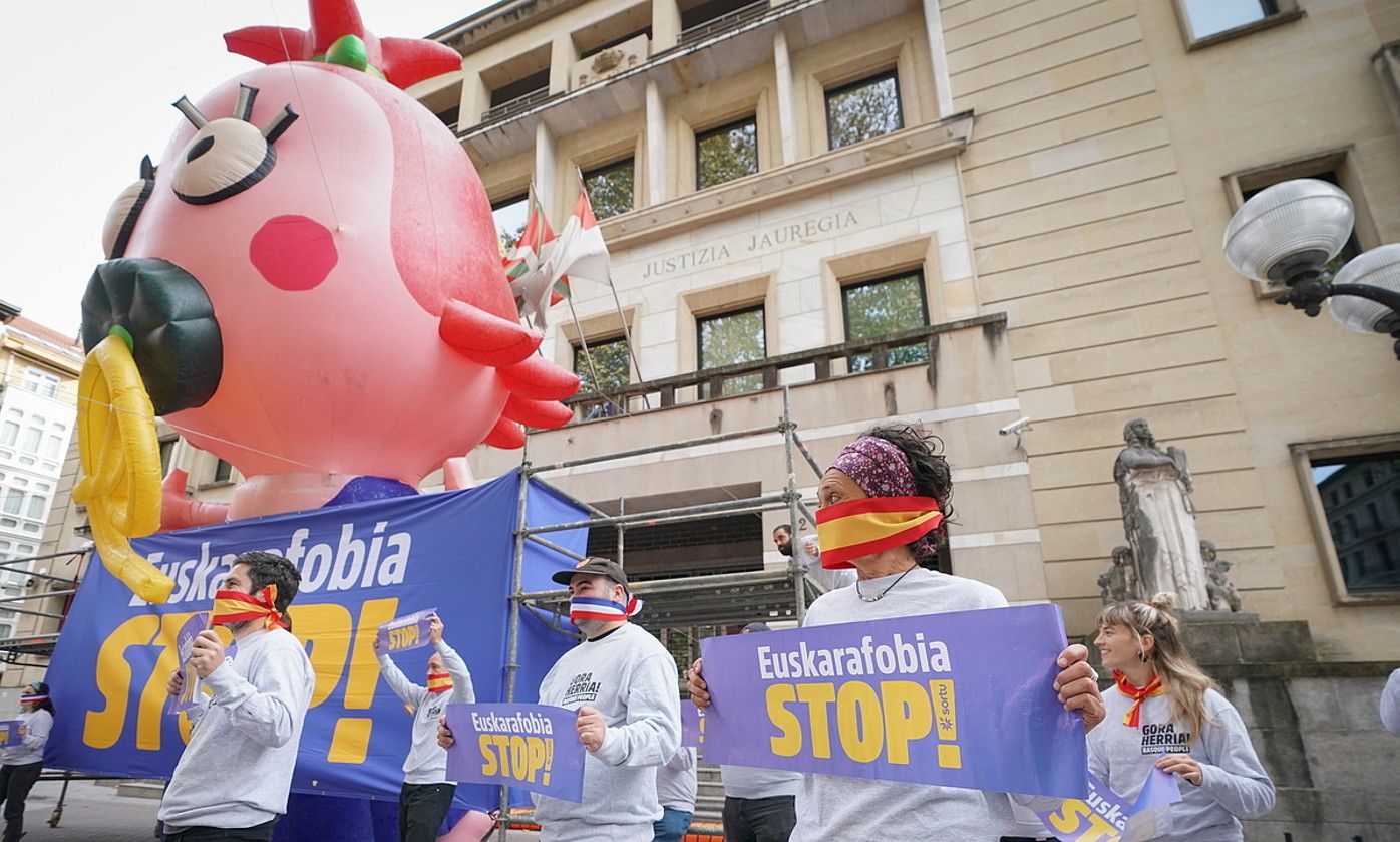 Sorturen agerraldian, atzo. ENDIKA PORTILLO / FOKU.