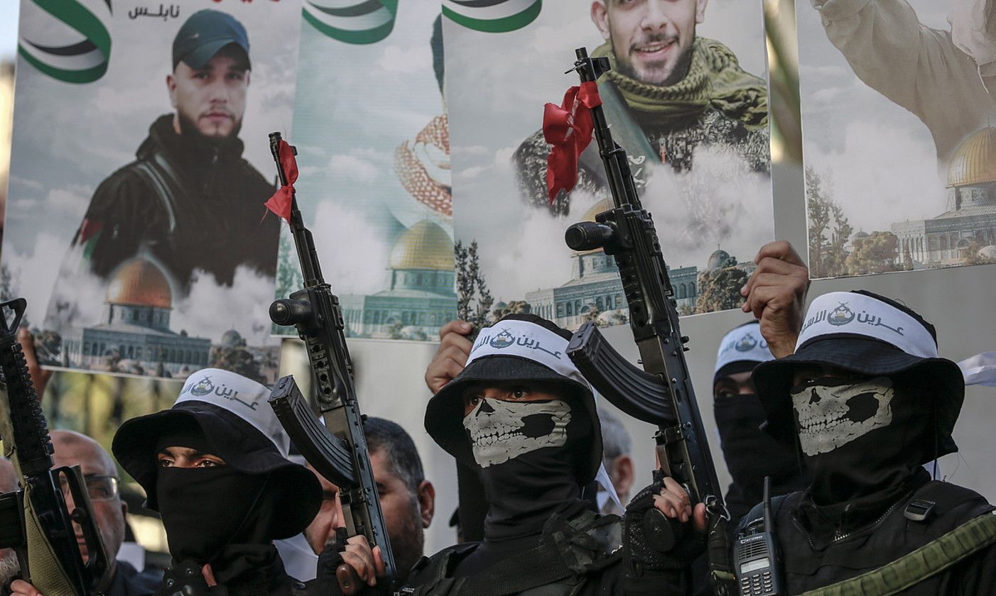 Hamasen adar armatuko Al-Qassam Brigadetako militanteak. M. SABER / EFE.