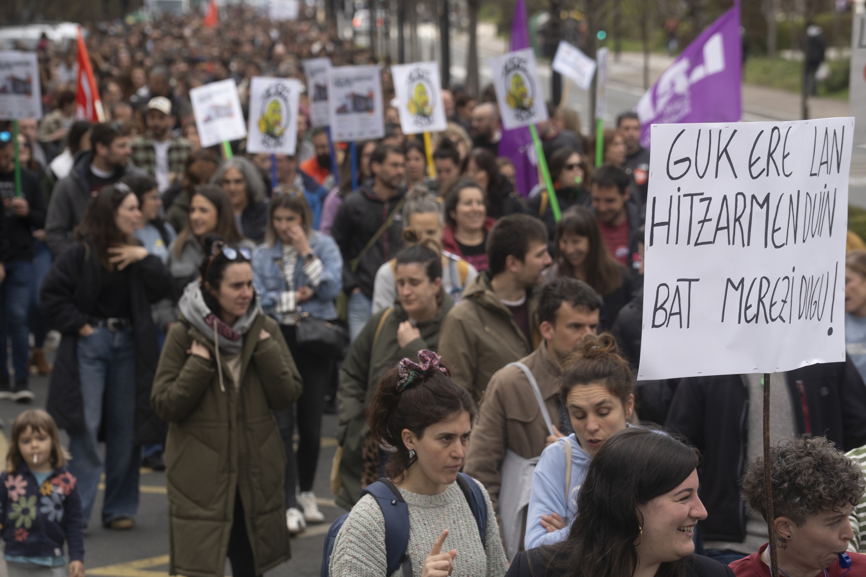 Sare publikoko irakasleen mobilizazioa, Gasteizen, apirilaren 2an. JAGOBA MANTEROLA / FOKU