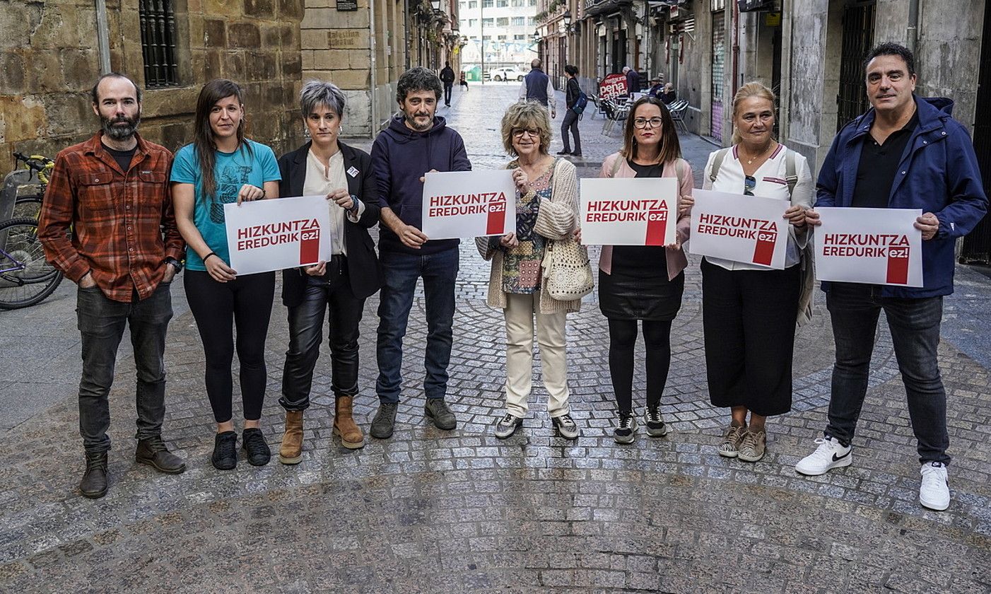 Helduen euskalduntze eta alfabetatze arloko ordezkariak, atzo, Bilbon. MARISOL RAMIREZ / FOKU.