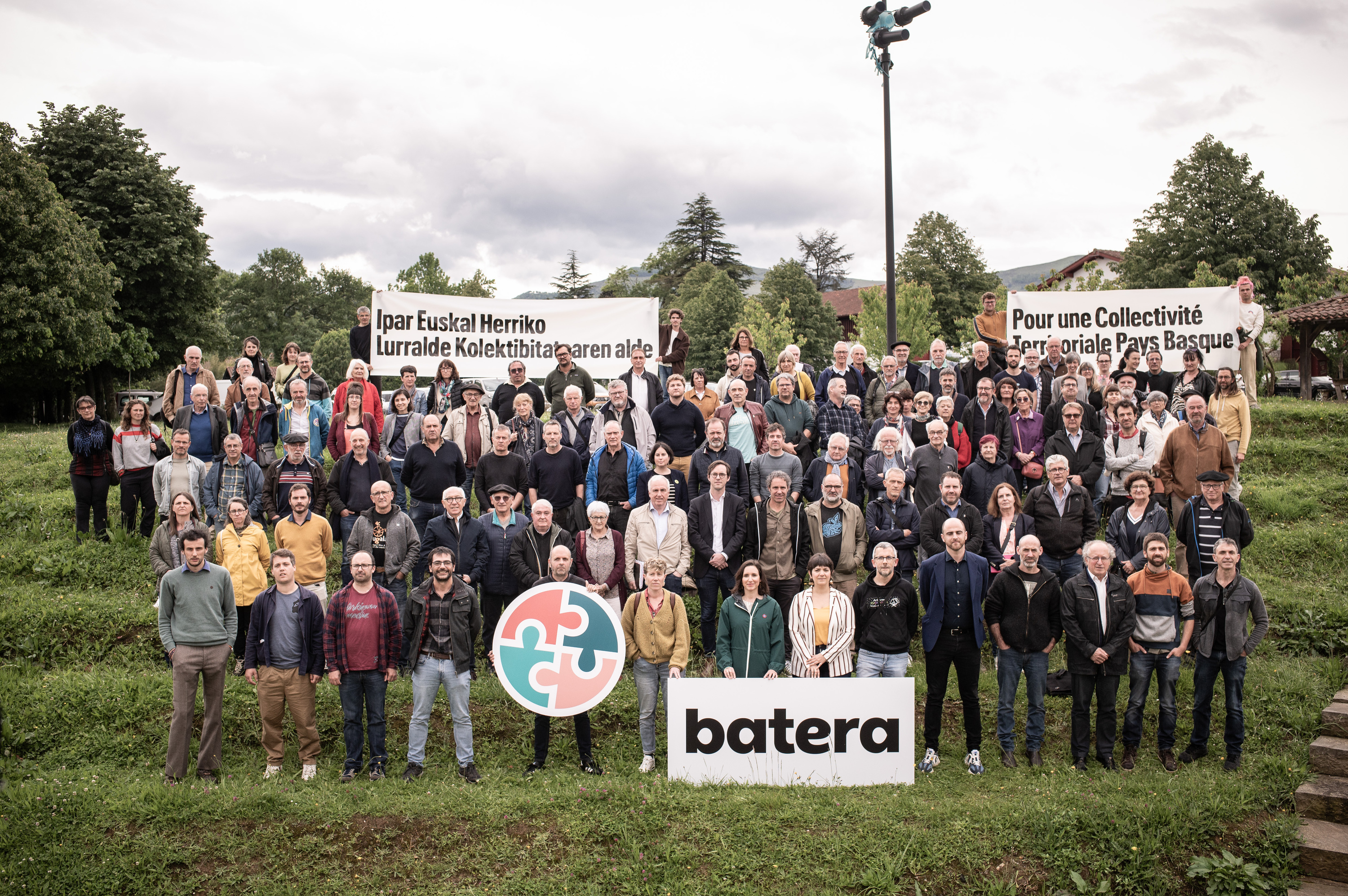 Batera-ren biltzar nagusian parte hartu duten kideak, Ezpeletan. PATXI BELTZAIZ