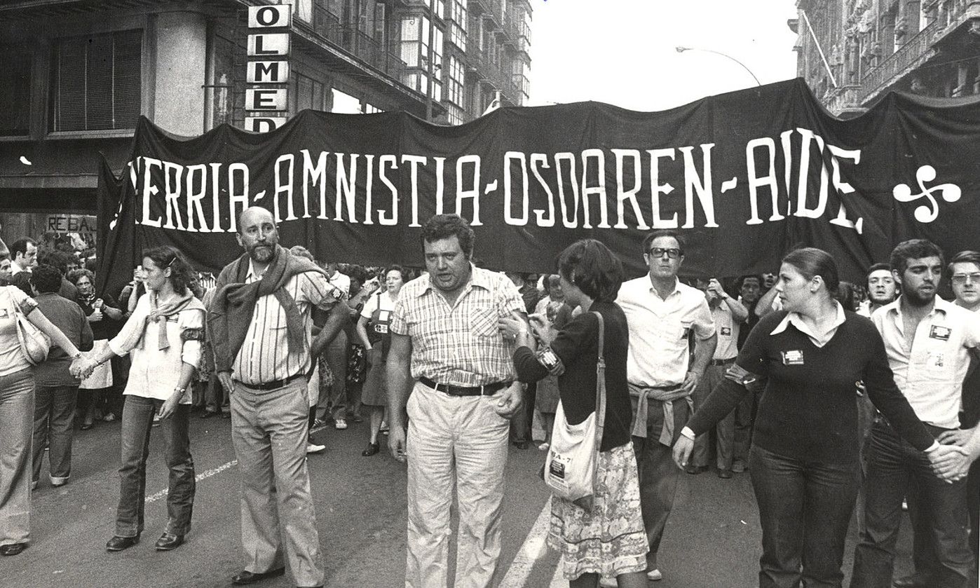 1977ko irailean Bilbon amnistiaren alde egindako manifestazioa. BILBOKO UDAL ARTXIBOA.