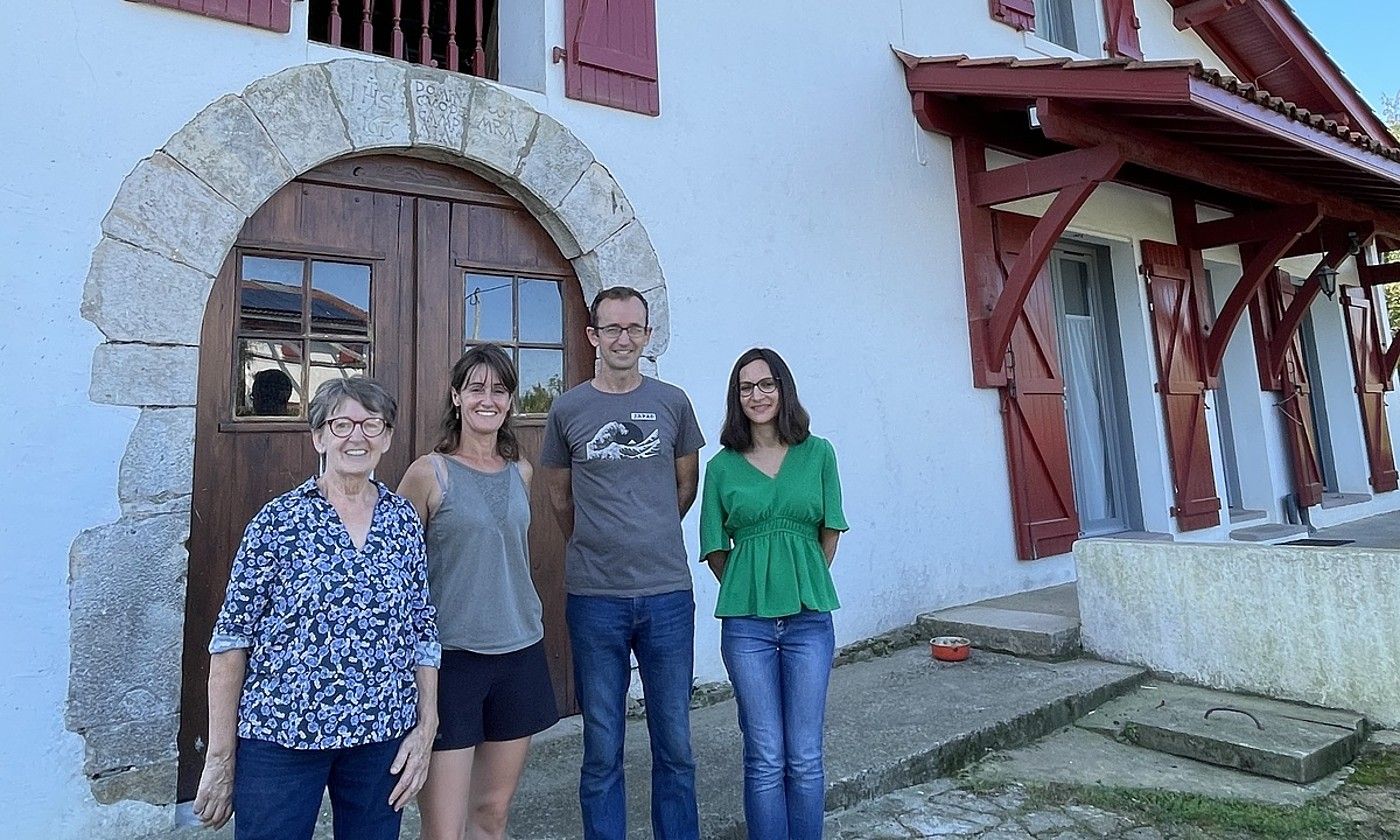 Agerrea etxaldeko Josette, Mirentxu, Olivier eta Isabella. EH KOLEKTIBOA.