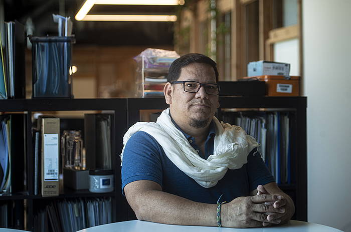 Donny Reyes Honduraseko LGTBI aktibista Tabakaleran, gaur goizean. JON URBE / FOKU