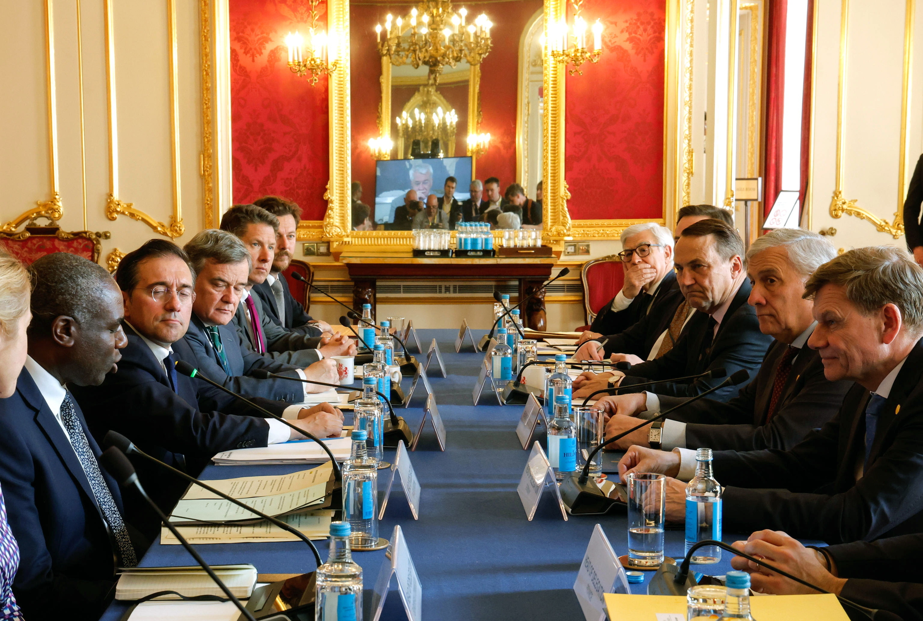 Europako potentzia nagusietako Atzerri ministroek bilkura egin dute gaur Londresen, Ukrainako auziaz hitz egiteko. GIUSEPPE LAMI / EFE