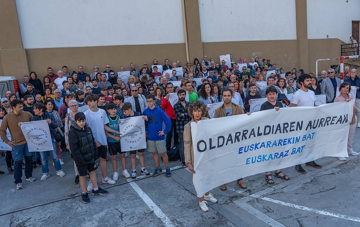 Euskararen aurkako oldarraldia gaitzesteko elkarretaratze bat, iaz, Pasaian. ANDONI CANELLADA / FOKU