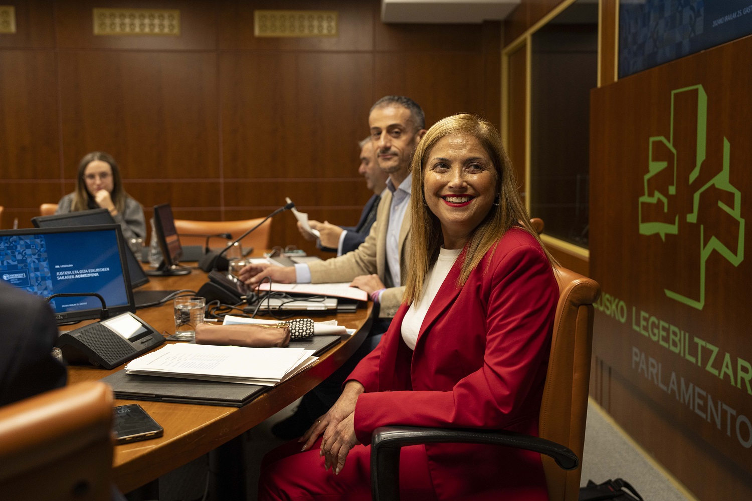 Maria Jesus San Jose sailburua Eusko Legebiltzarreko Justizia batzordean. EUSKO LEGEBILTZARRA