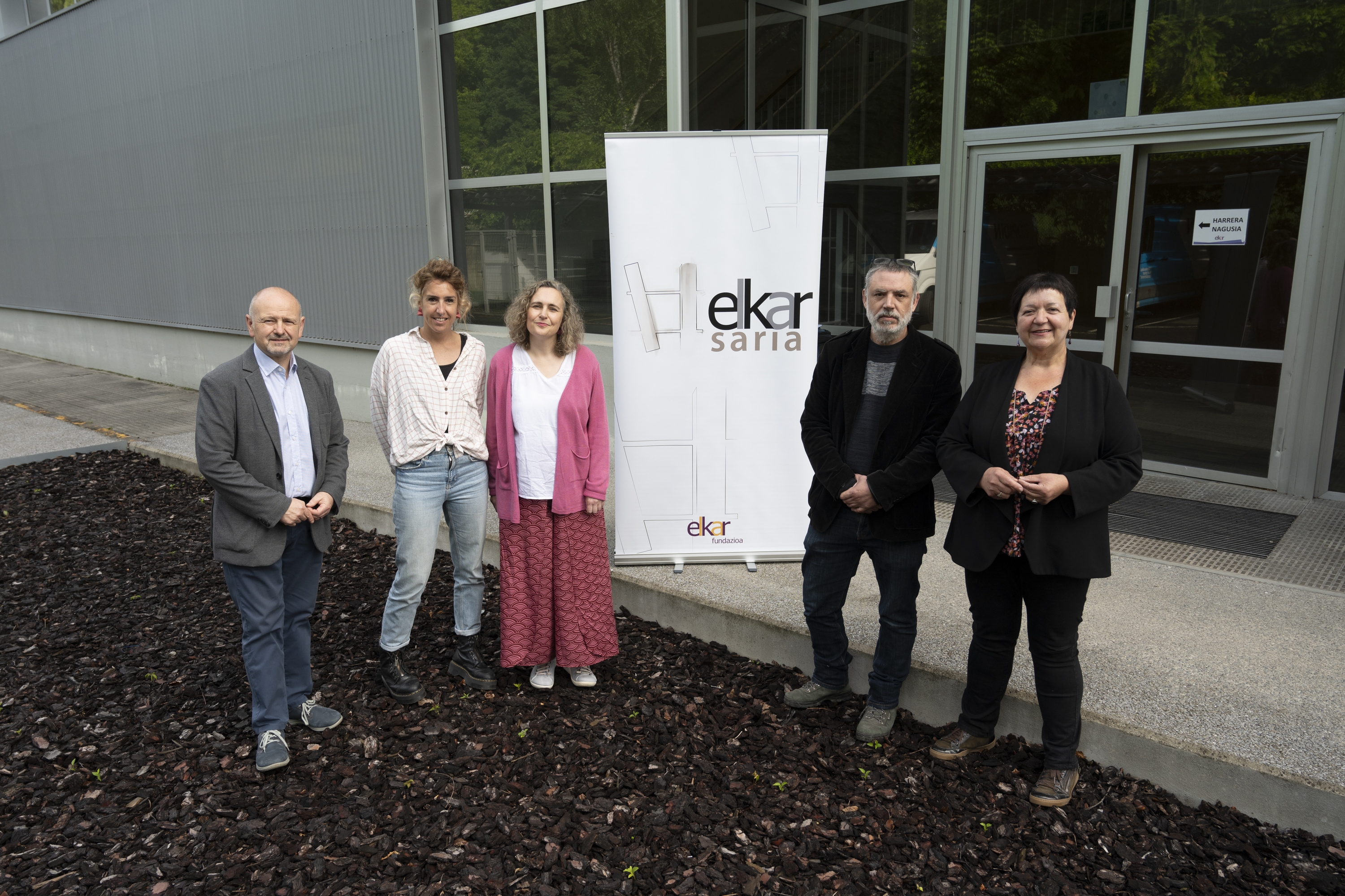 Sarituak eta Elkar Fundazioko lehenedakaria, gaur, Elkarren egoitzan. GORKA RUBIO / FOKU