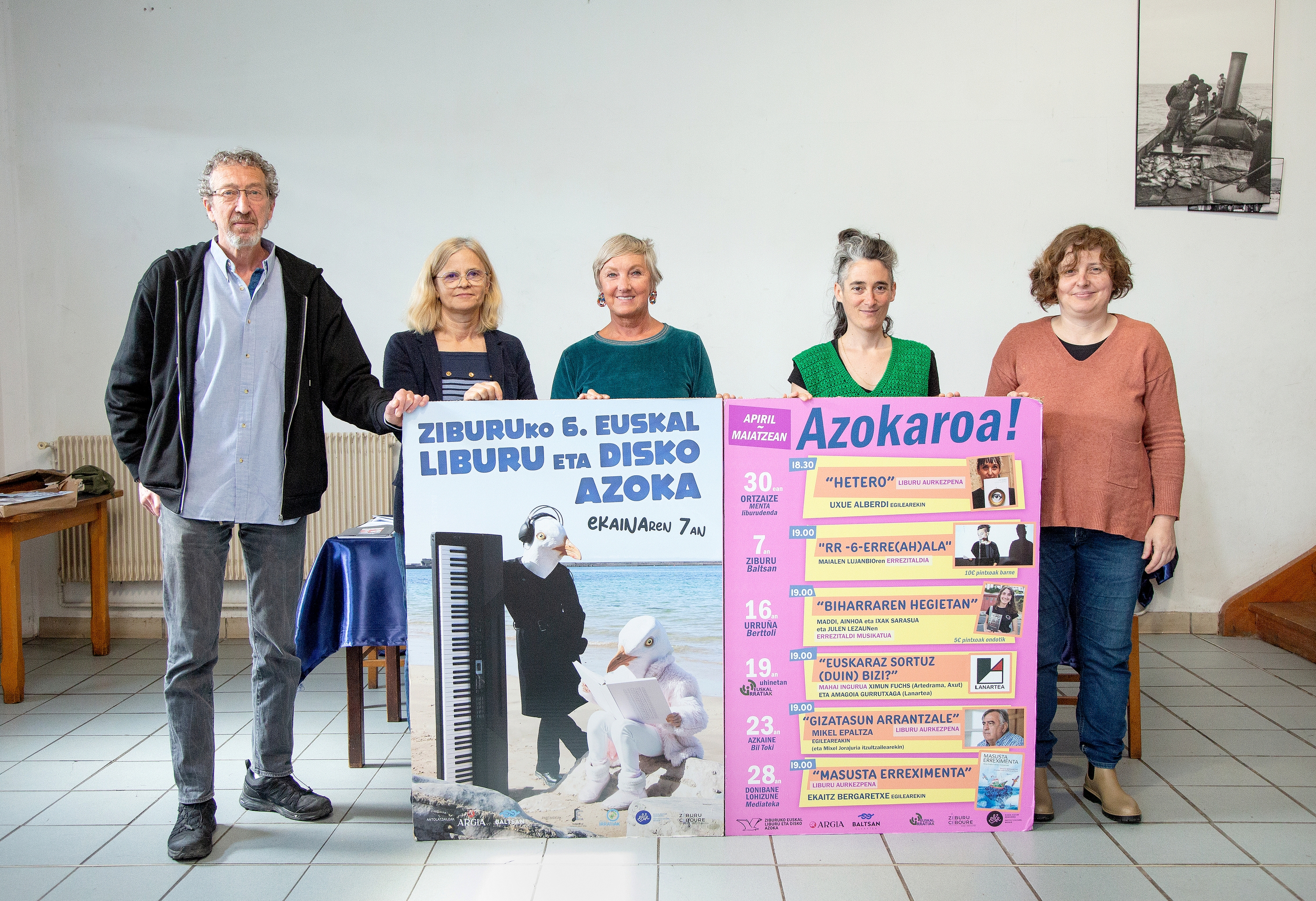 Ziburuko disko eta liburu azokaren aurkezpena, goiz honetan, Ziburuko Baltsan elkartean. DANI BLANCO / ARGIA CC-BY-SA