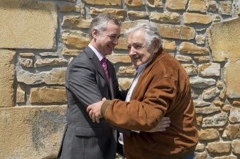 Iñigo Urkullu eta Pepe Mujica, 2015eko maiatzean Muxikan (Bizkaia). EFE Iñigo Urkullu eta Pepe Mujica, 2015eko maiatzean Muxikan (Bizkaia). EFE