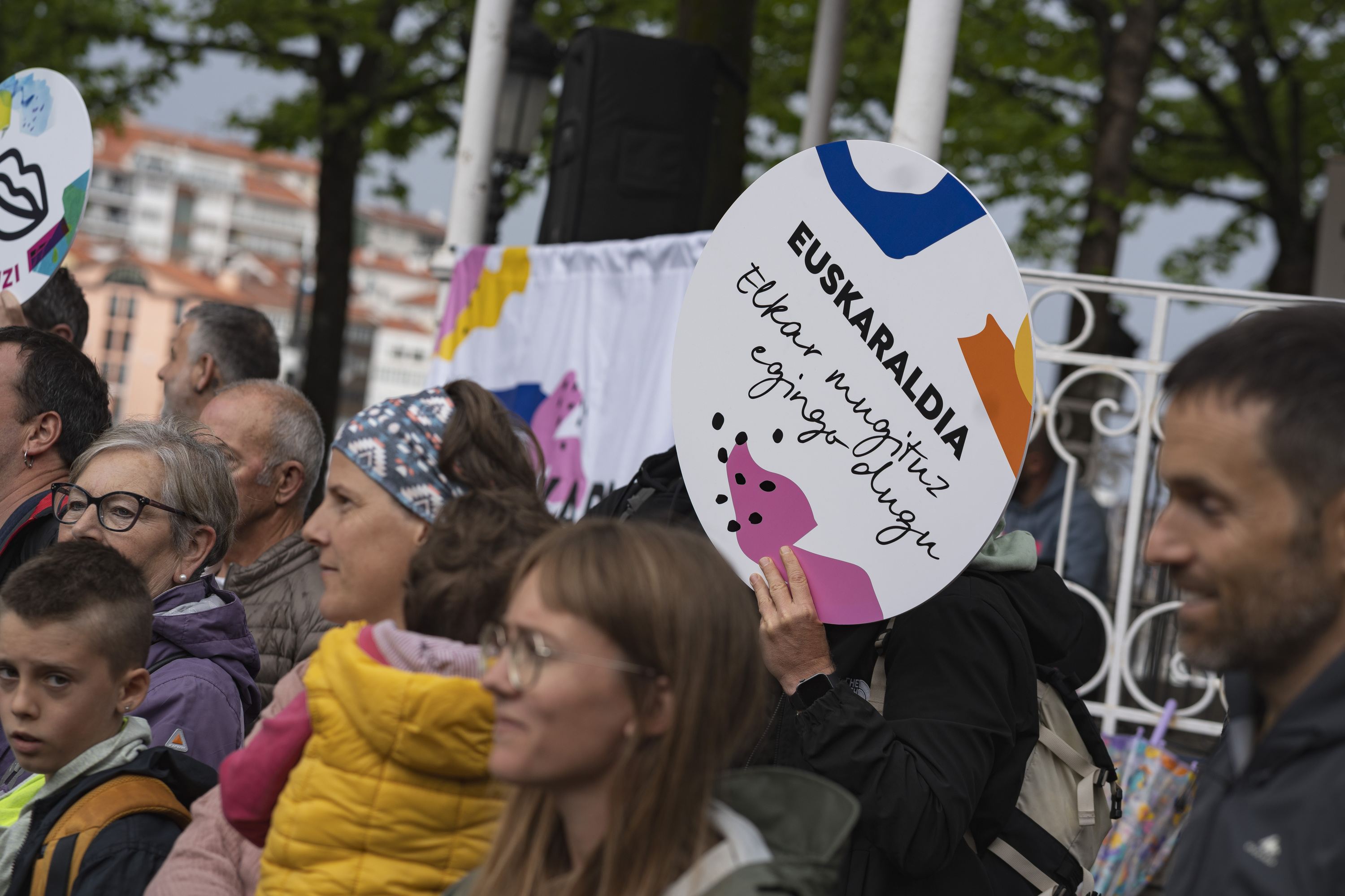 Txapak banatzen hasteko ekitaldia, hilaren 2an, Lekeition. ARITZ LOIOLA / FOKU