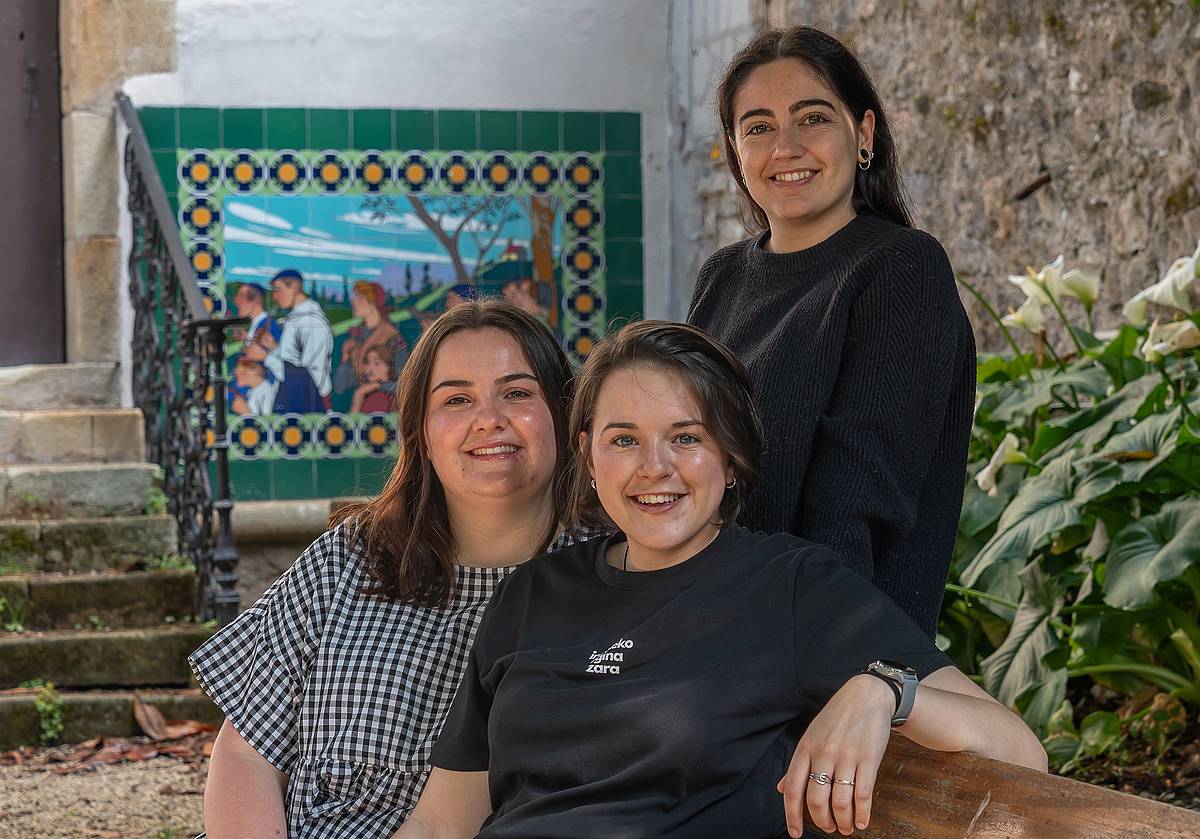 Ainhoa Txapartegi, Irati Matelo eta Irati Muñoz, Oiartzungo Panterak. ANDONI CANELLADA / FOKU