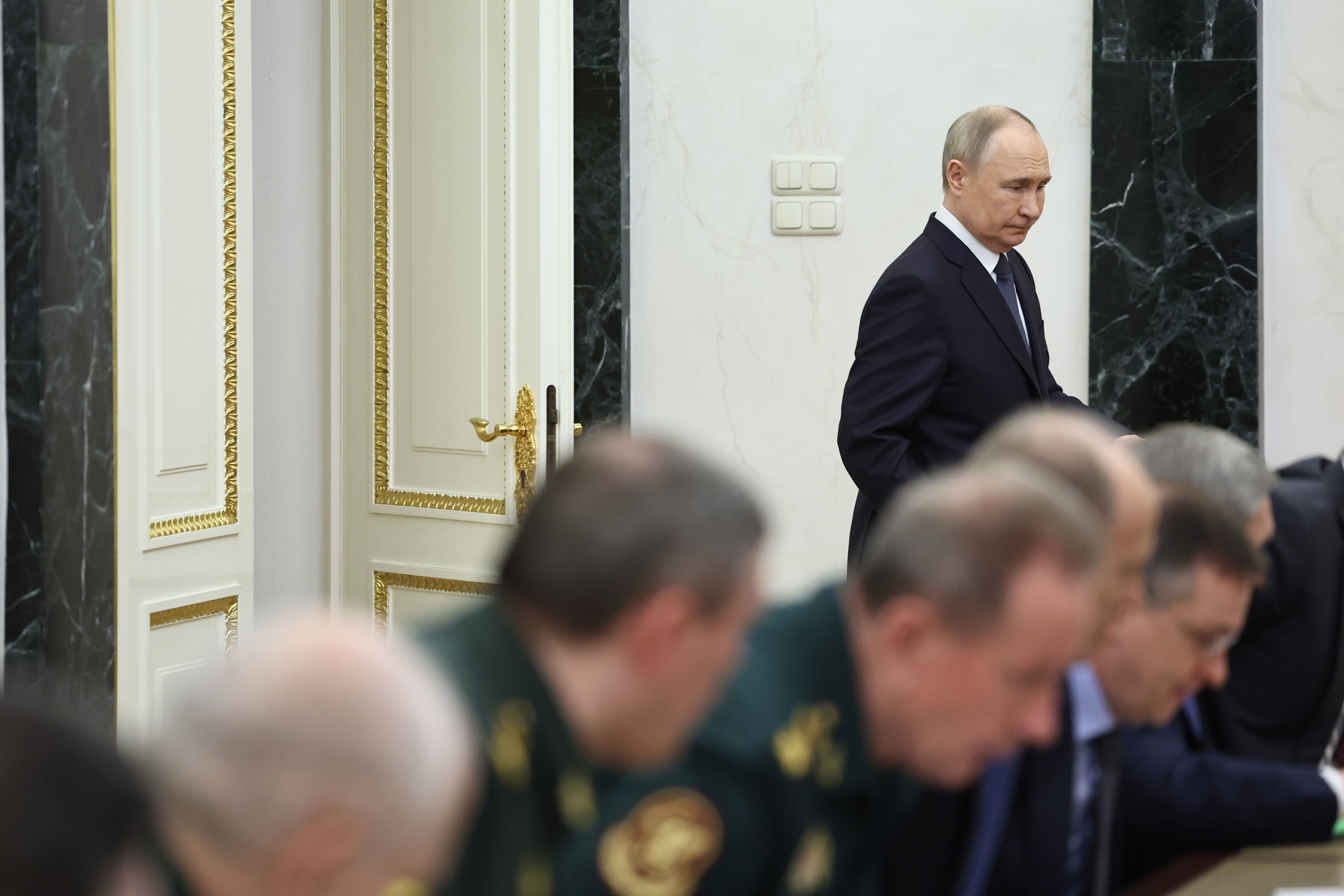 Vladimir Putin Errusiako presidentea Kremlinen, atzo, bilera batean. EFE