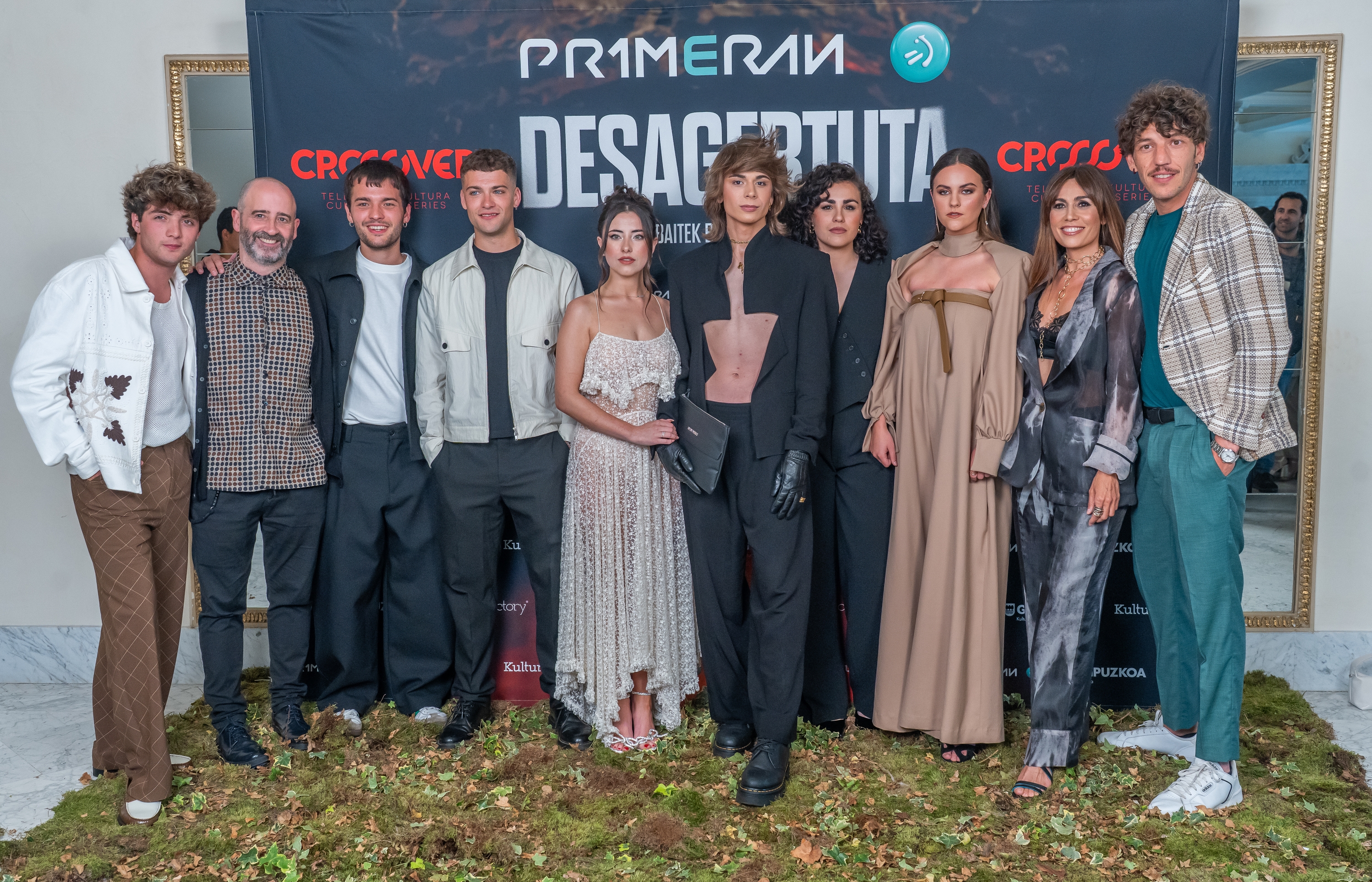 'Desagertuta' telesailaren aktoreak, atzo, Viktoria Eugenia antzokian. ANDONI CANELLADA / FOKU