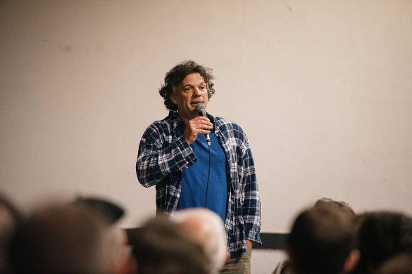 CRU filmaren proiekzioa maiatzaren 2an, Izturitzeko herriko gelan, Thibaut Fagonde zuzendariarekin. GUILLAUME FAUVEAU CRU filmaren proiekzioa maiatzaren 2an, Izturitzeko herriko gelan, Thibaut Fagonde zuzendariarekin. GUILLAUME FAUVEAU