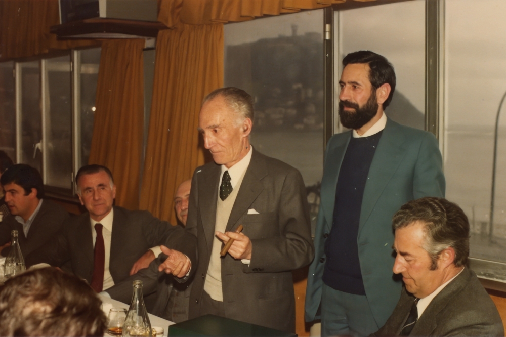 Jose Migel Zumalabe, zahartzaroan, Gipuzkoako Aparejadoreen Elkargoak egin zion omenaldian. ZUMALABE FAMILIA Jose Migel Zumalabe, zahartzaroan, Gipuzkoako Aparejadoreen Elkargoak egin zion omenaldian. ZUMALABE FAMILIA