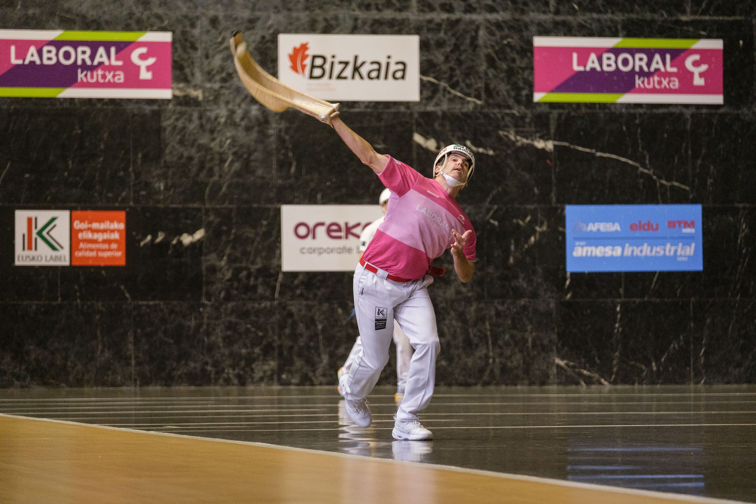 Aritz Erkiaga, pilota jotzear, Winter Series txapelketako partida batean. ERAMAN JAI ALAI