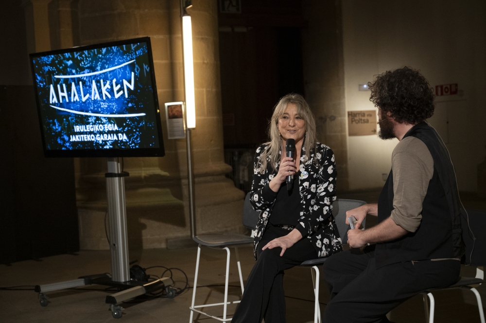 Maite Goñi EITBko Irrati eta Audio zuzendaria 'Ahalaken' fikzioaren aurkzpenean Maite Goñi EITBko Irrati eta Audio zuzendaria 'Ahalaken' fikzioaren aurkzpenean