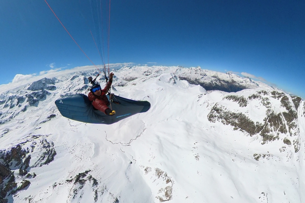 Mattin Iñiguez parapentelaria Alpeetan hegan Mattin Iñiguez parapentelaria Alpeetan hegan