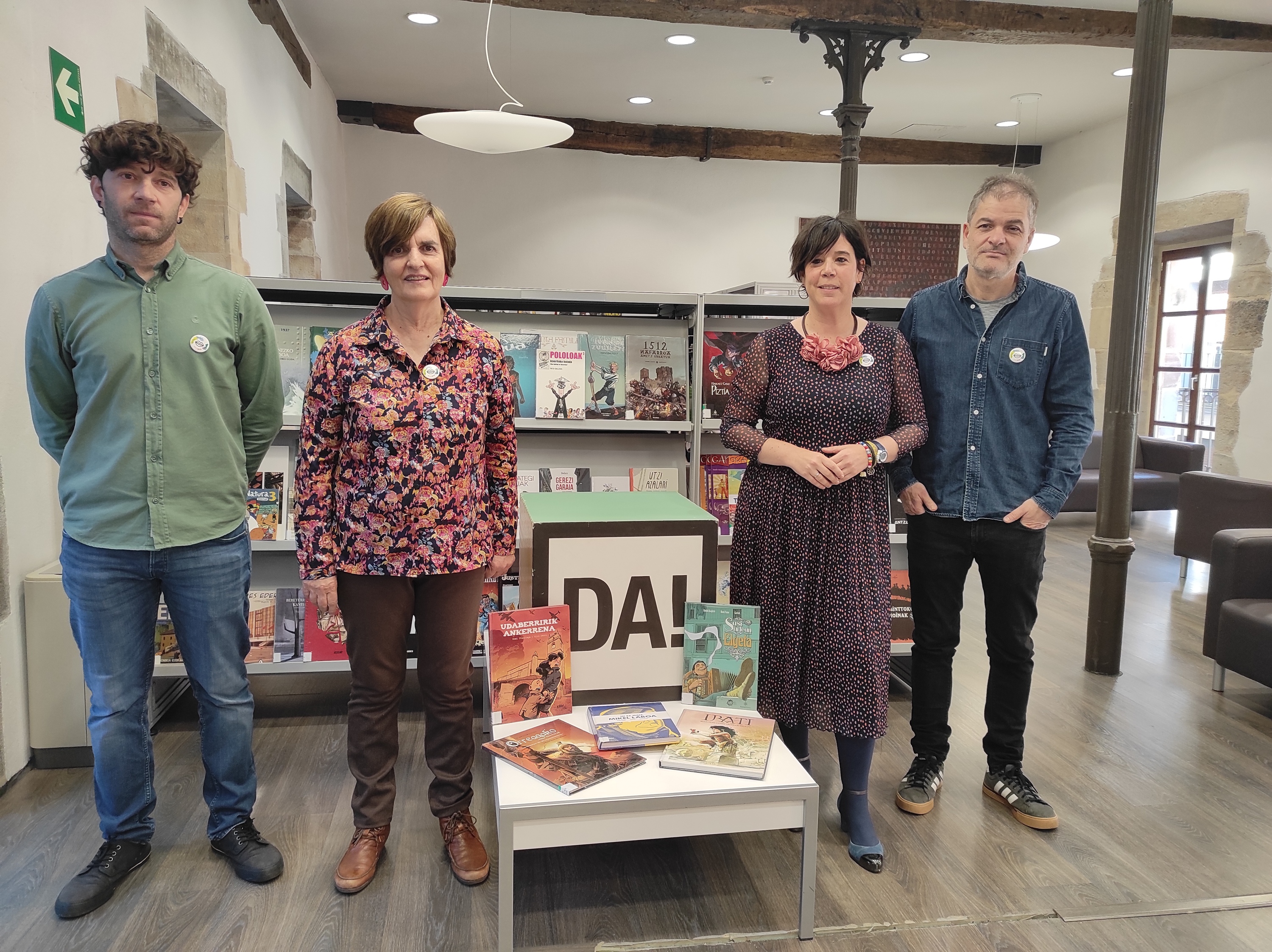 Iker Urkiza (Durangoko Udala), Nerea Mujika (Gerediaga Elkartea), Paule Sanchez (Durangoko Udala) eta Beñat Gaztelurrutia (Gerediaga), gaur egindako aurkezpenean. DURANGOKO AZOKA