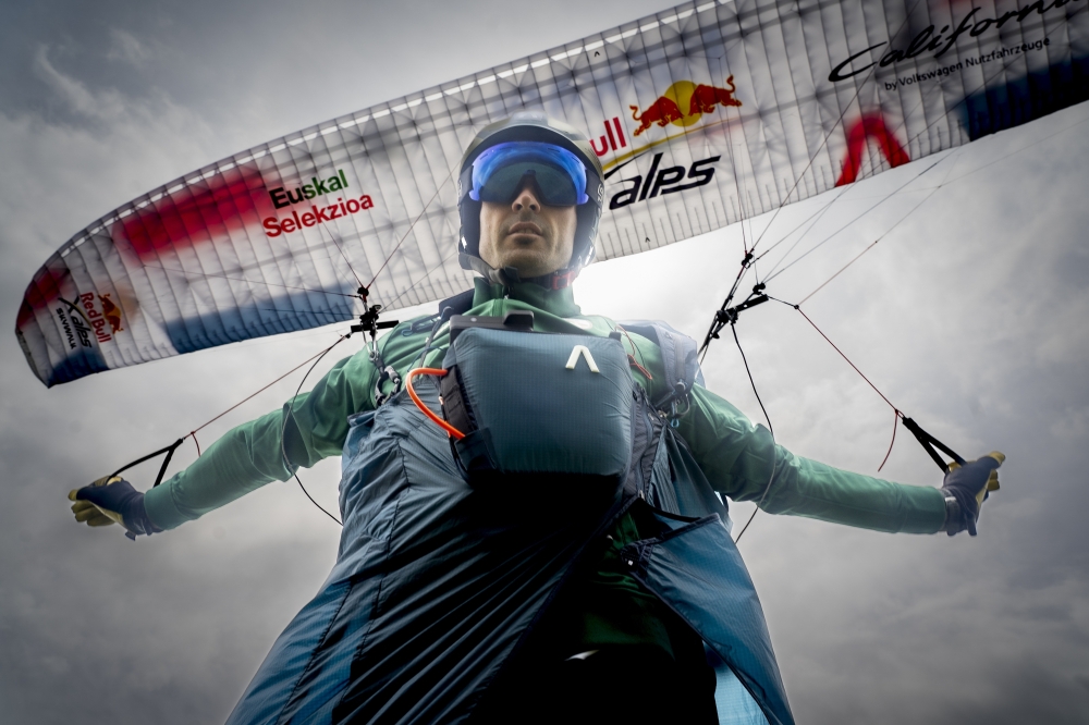 Mattin Iñiguez parapentelariaren Red Bull X-Alps probaren aurkezpena Mattin Iñiguez parapentelariaren Red Bull X-Alps probaren aurkezpena