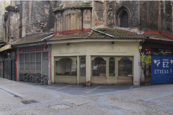Bilboko Santiago katedralaren atzeko aldeko dendak, 2017ko irudi batean. IÑAKI URIARTE Bilboko Santiago katedralaren atzeko aldeko dendak, 2017ko irudi batean. IÑAKI URIARTE