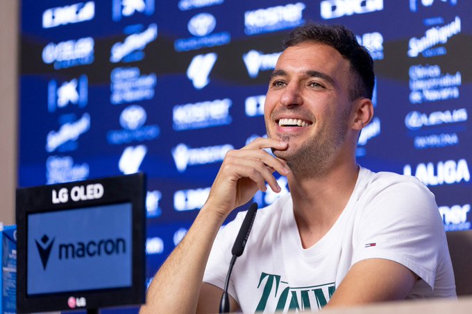 Unai Garcia gaurko agerraldian. OSASUNA