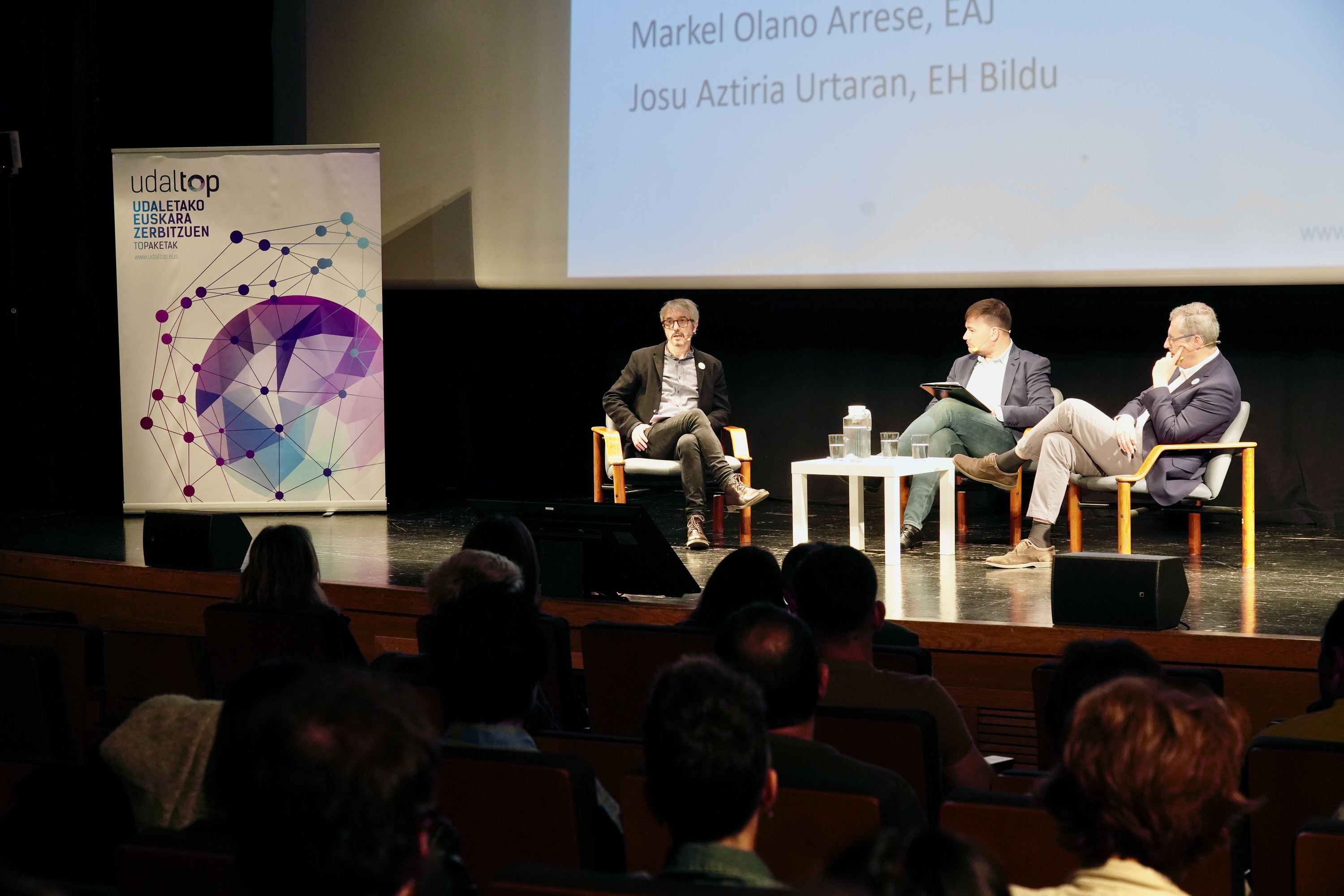 Olano eta Aztiria, gaur, Udaltop jardunaldietan. ANDONI CANELLADA / FOKU