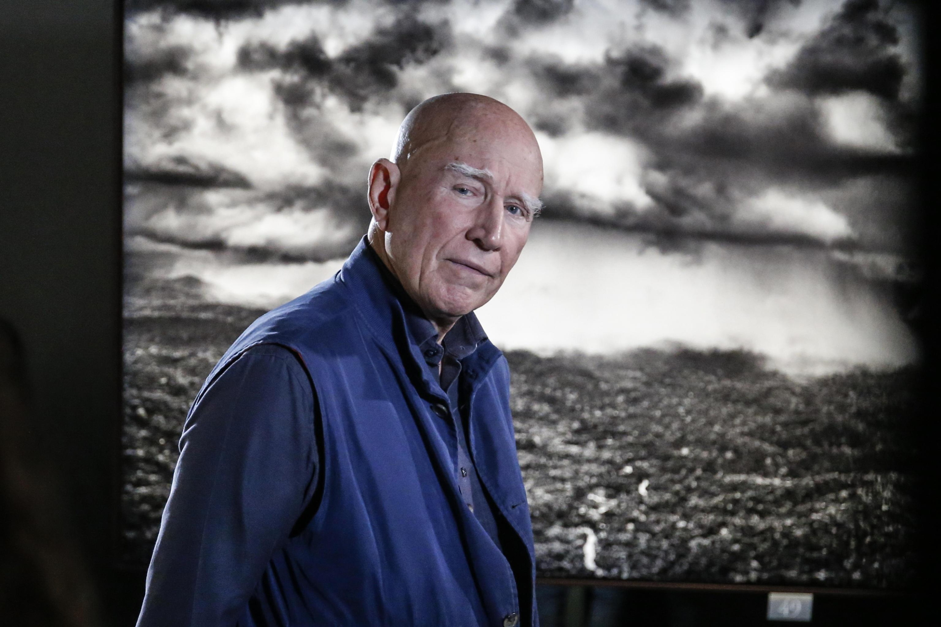 Sebastiao Salgado, artxiboko irudi batean. FABIO FRUTACI / EFE