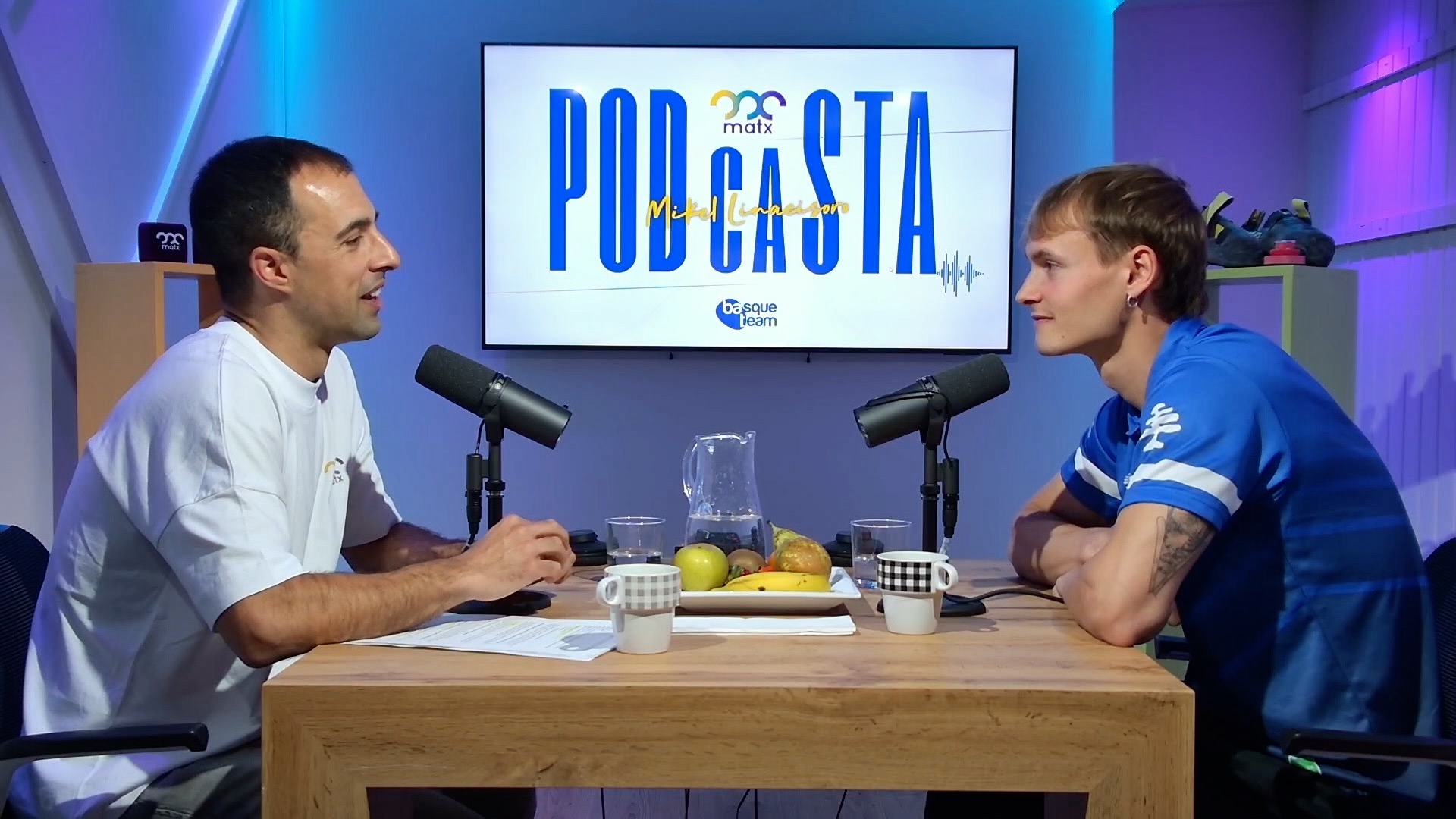 Aratz Losada eta Mikel Linazisoro 'Matx' podcastean. TOKIKOM