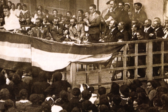 Lauaxeta autonomia estatutuaren aldeko mitin batean, Mundakan. BIDEGILEAK Lauaxeta autonomia estatutuaren aldeko mitin batean, Mundakan. BIDEGILEAK