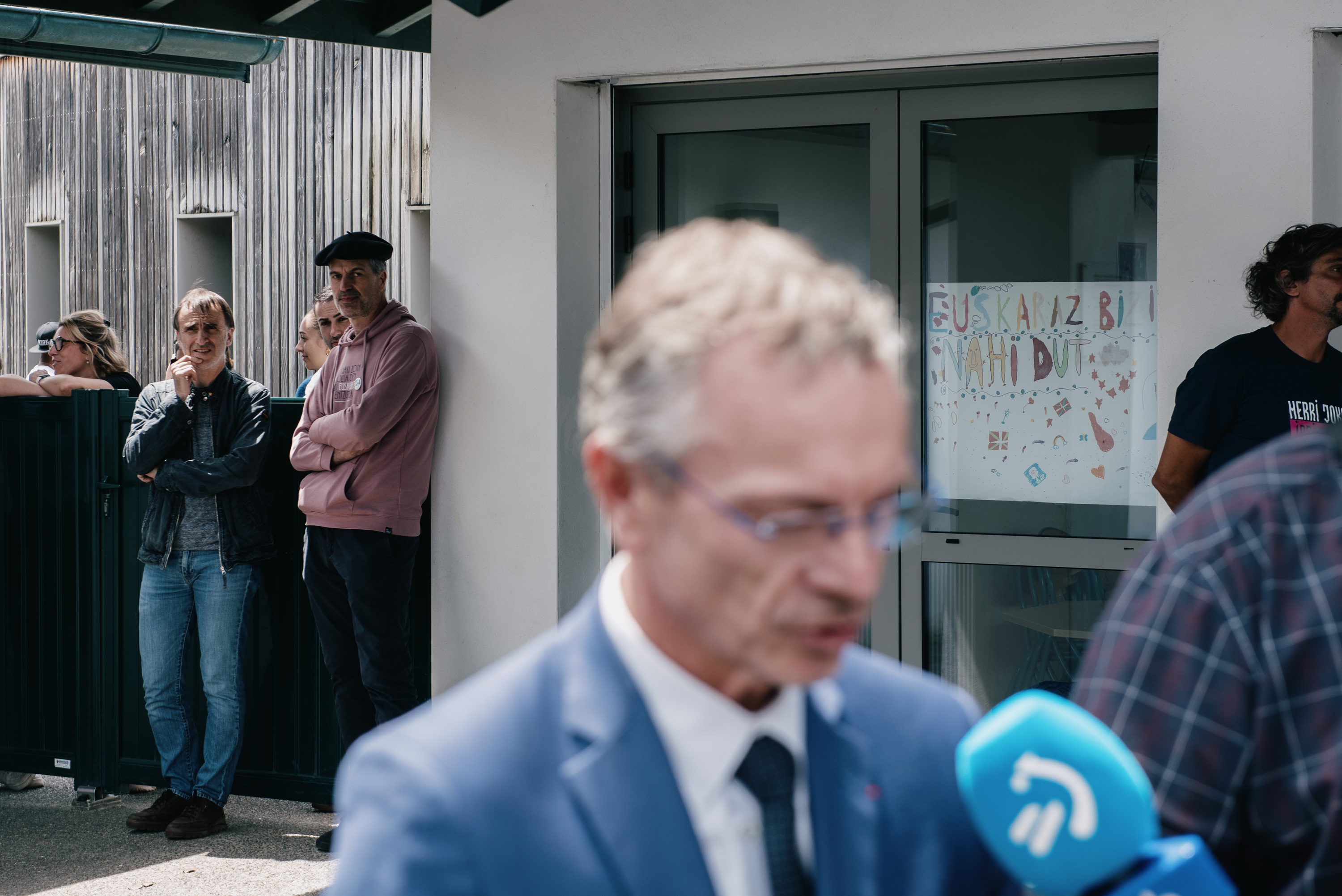 Seaskako ordezkariak, Angeluko ikastolan, Huarti begira. GUILLAUME FAUVEAU