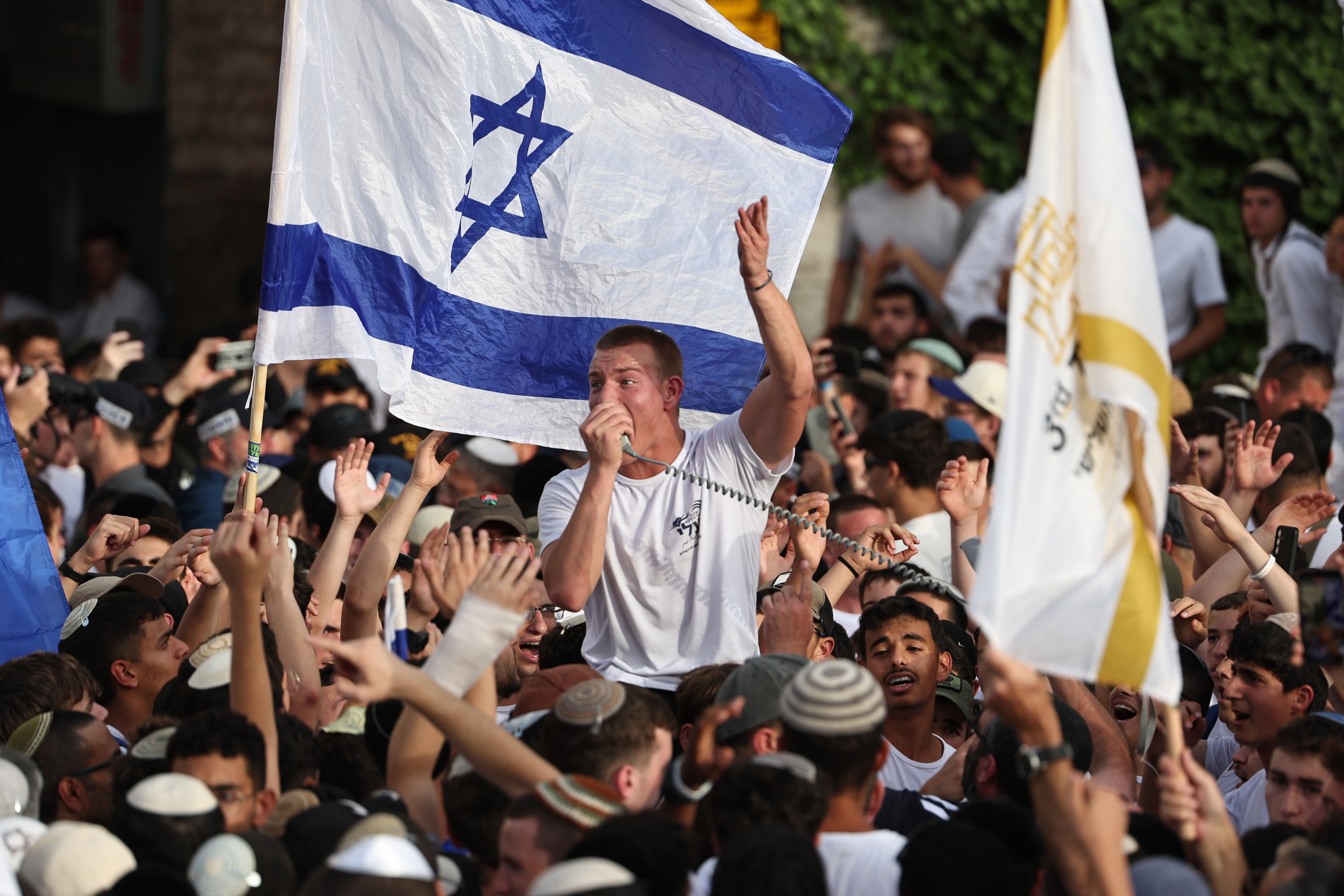 Israelgo hiri zaharrean atzo egindako desfilean parte hartu zuten ultretako batzuk. ATEF SAFADI / EFE
