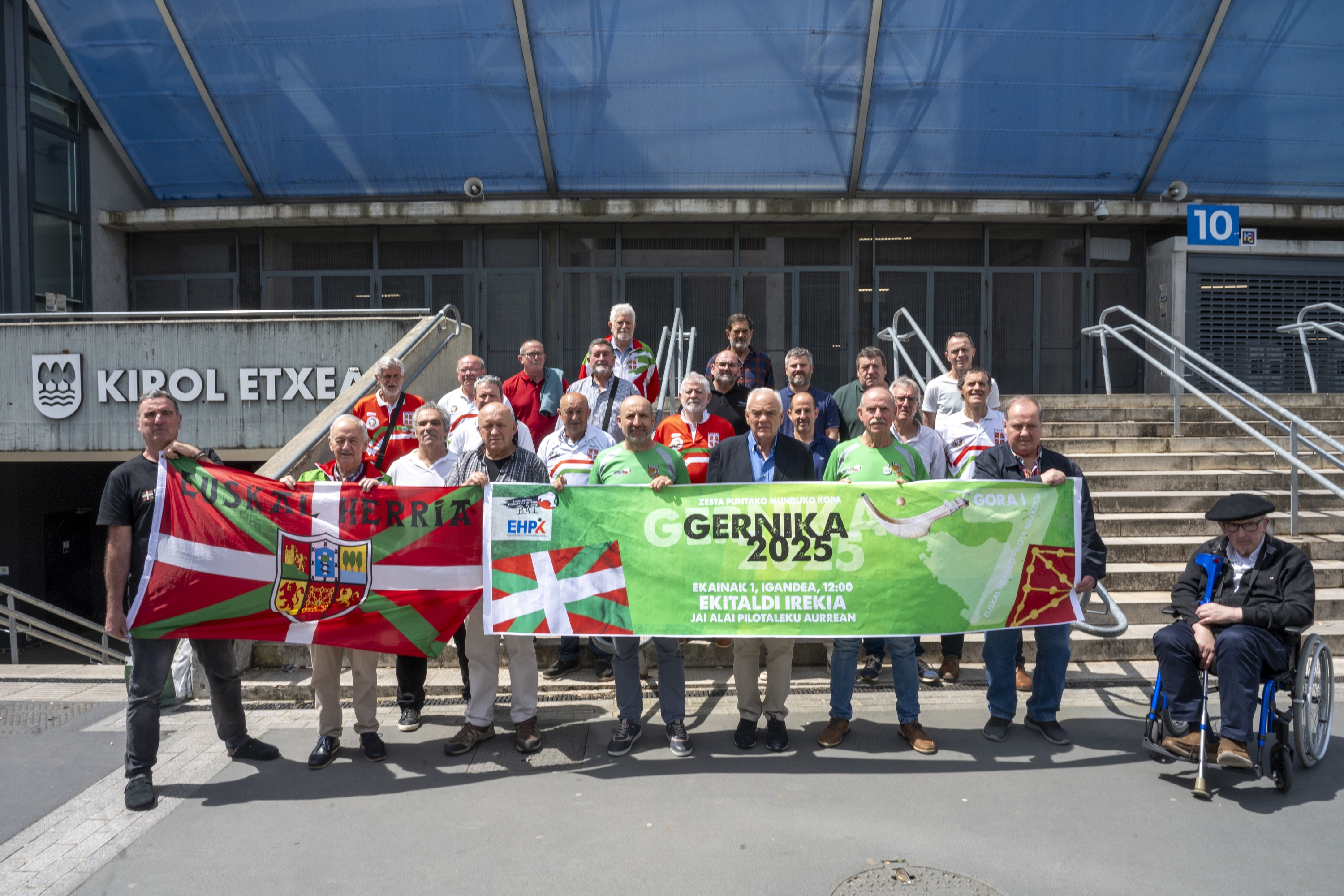 Euskal selekzioari babesa azaltzeko agerraldia, gaur, Donostian. GORKA RUBIO / FOKU