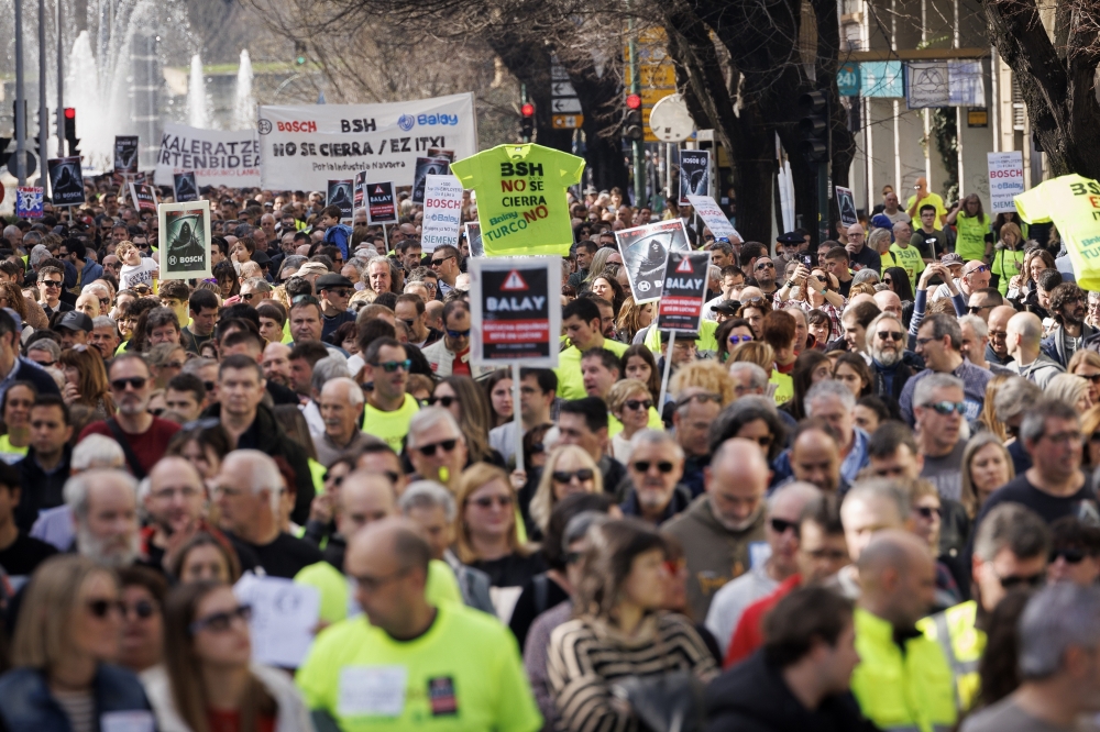 Nafarroako Industriaren defentsan milaka herritar atera ziren kalera otsailaren 13an. JESUS DIGES / EFE Nafarroako Industriaren defentsan milaka herritar atera ziren kalera otsailaren 13an. JESUS DIGES / EFE