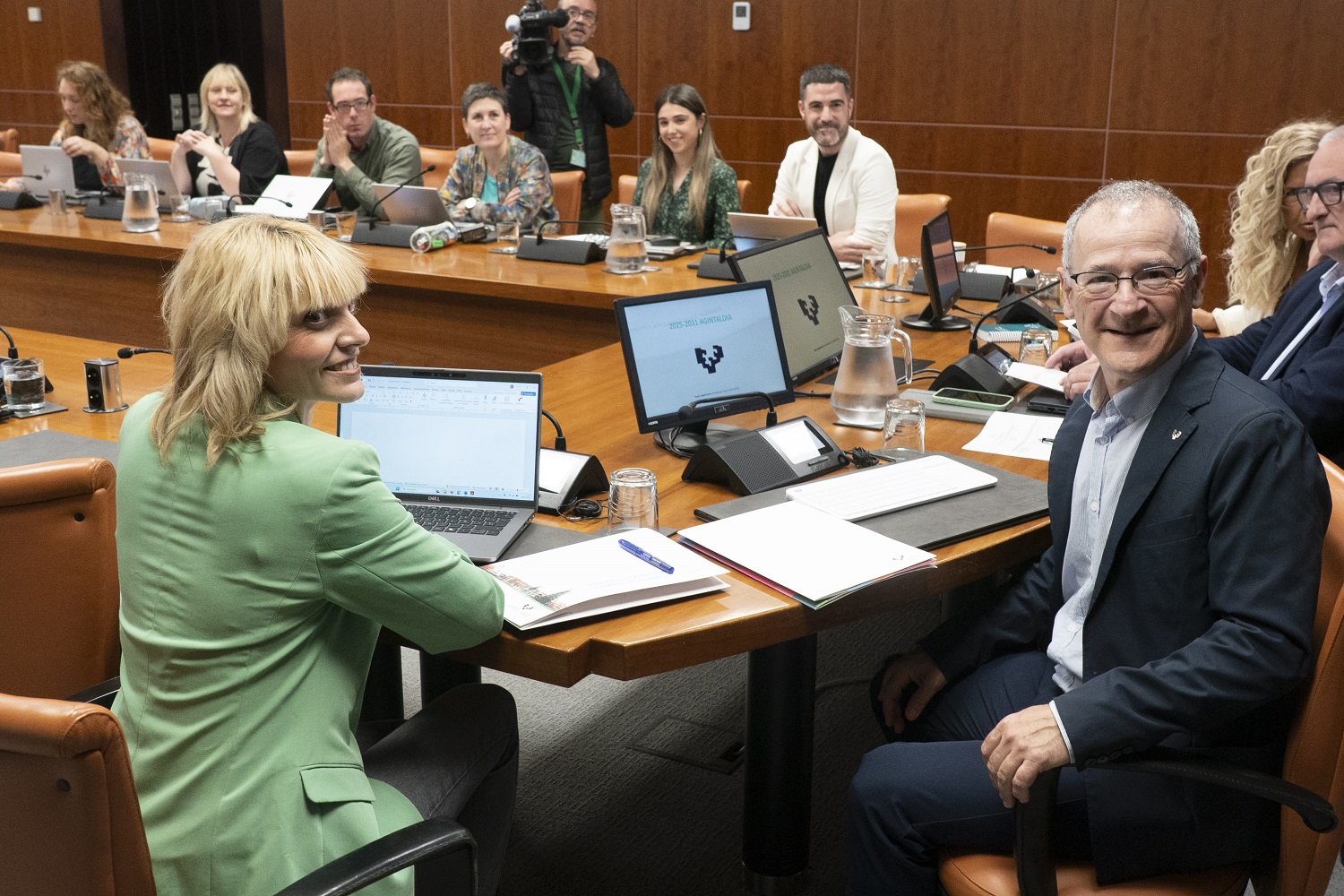 Joxerramon Bengoetxea EHUko errektorea, Eusko Legebiltzarraren egoitzan gaur egindako agerraldian. BERRIA