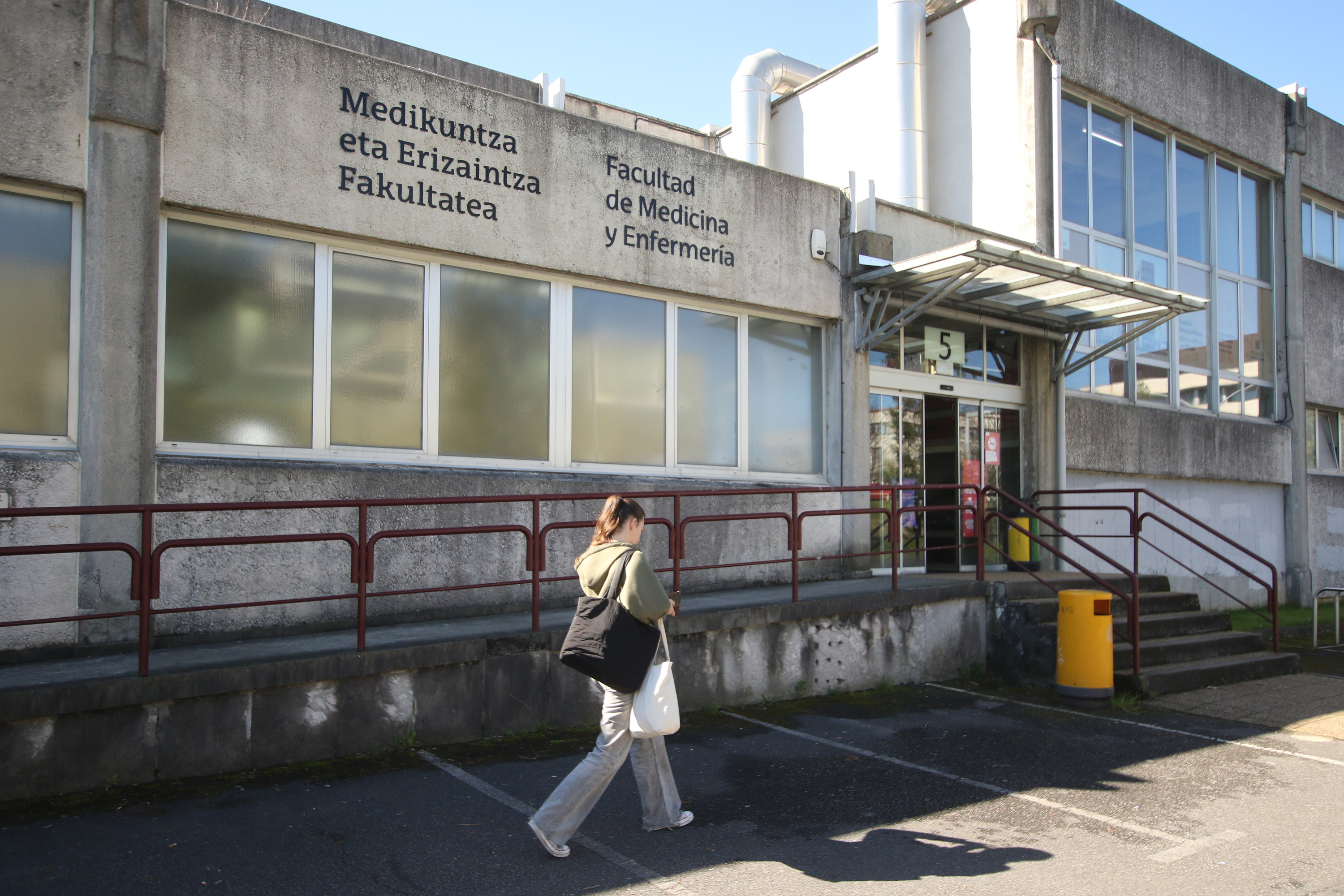 EHUko Medikuntza eta Erizaintza Fakultatea, Leioan, artxiboko irudi batean. OSKAR MATXIN EDESA / FOKU