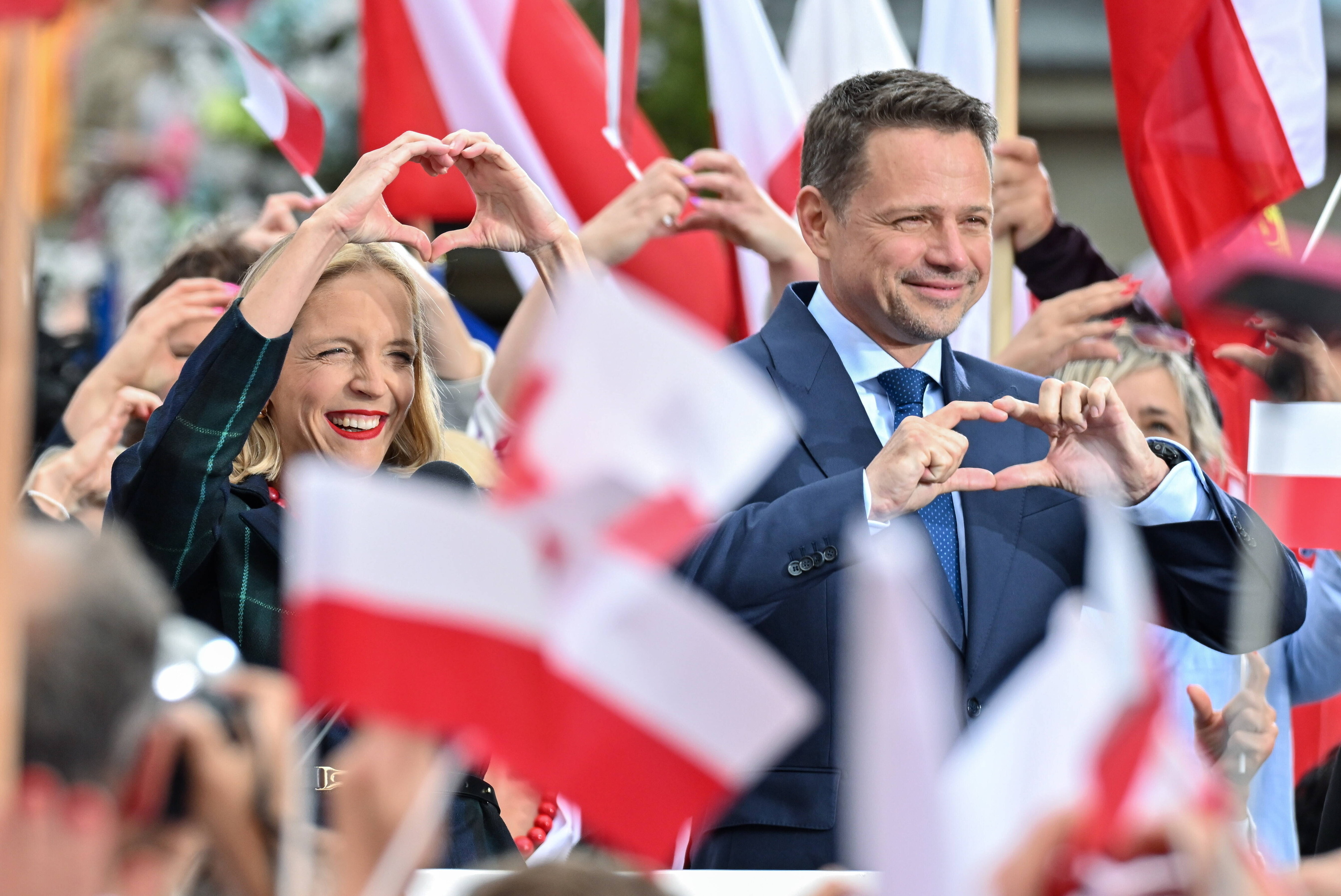 Poloniako lehen ministro Donald Tusken alderdiko presidentegai Rafal Trzaskowski, atzo, hauteskunde kanpainako ekitaldi batean, Gdansken. ANDRZEJ JACKOWSKI / EFE