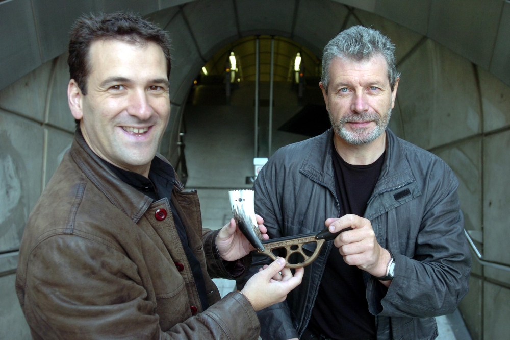 Joxan Goikoetxea eta Alan Griffin 2004an, alboka bat eskuetan dutela. LUIS JAUREGIALTZO Joxan Goikoetxea eta Alan Griffin 2004an, alboka bat eskuetan dutela. LUIS JAUREGIALTZO