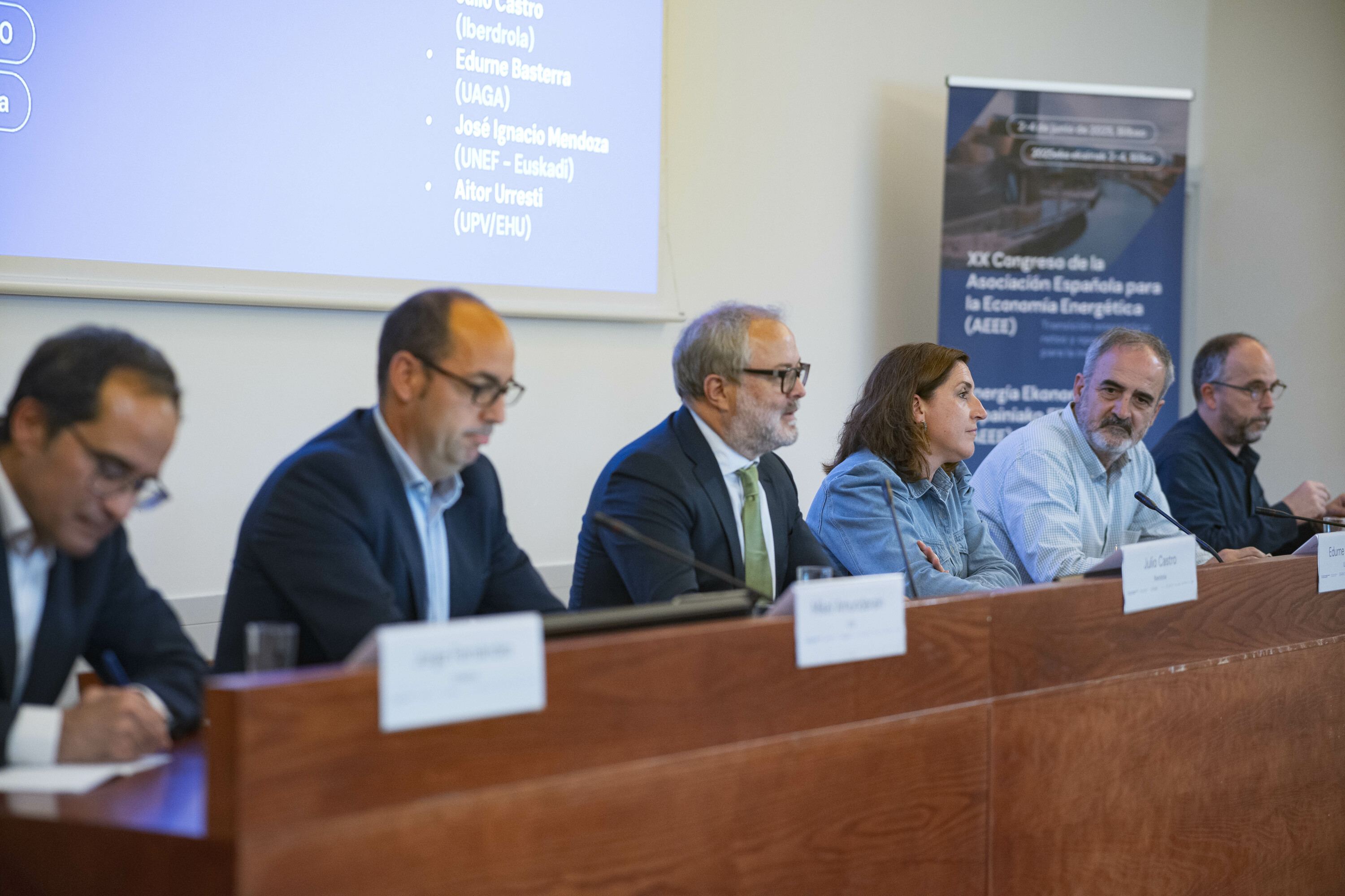 Ezkerretik, Jorge Fernandez, Mikel Amundarain, Julio Castro, Edurne Basterra, Jose Ignacio Mendoza eta Aitor Urresti. ARITZ LOIOLA / FOKU