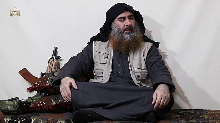 Abu Bakr al Baghdadi Estatu Islamikoaren burua, artxiboko irudi batean. AL FURQAN ISIS MEDIA WING HANDOU, EFE