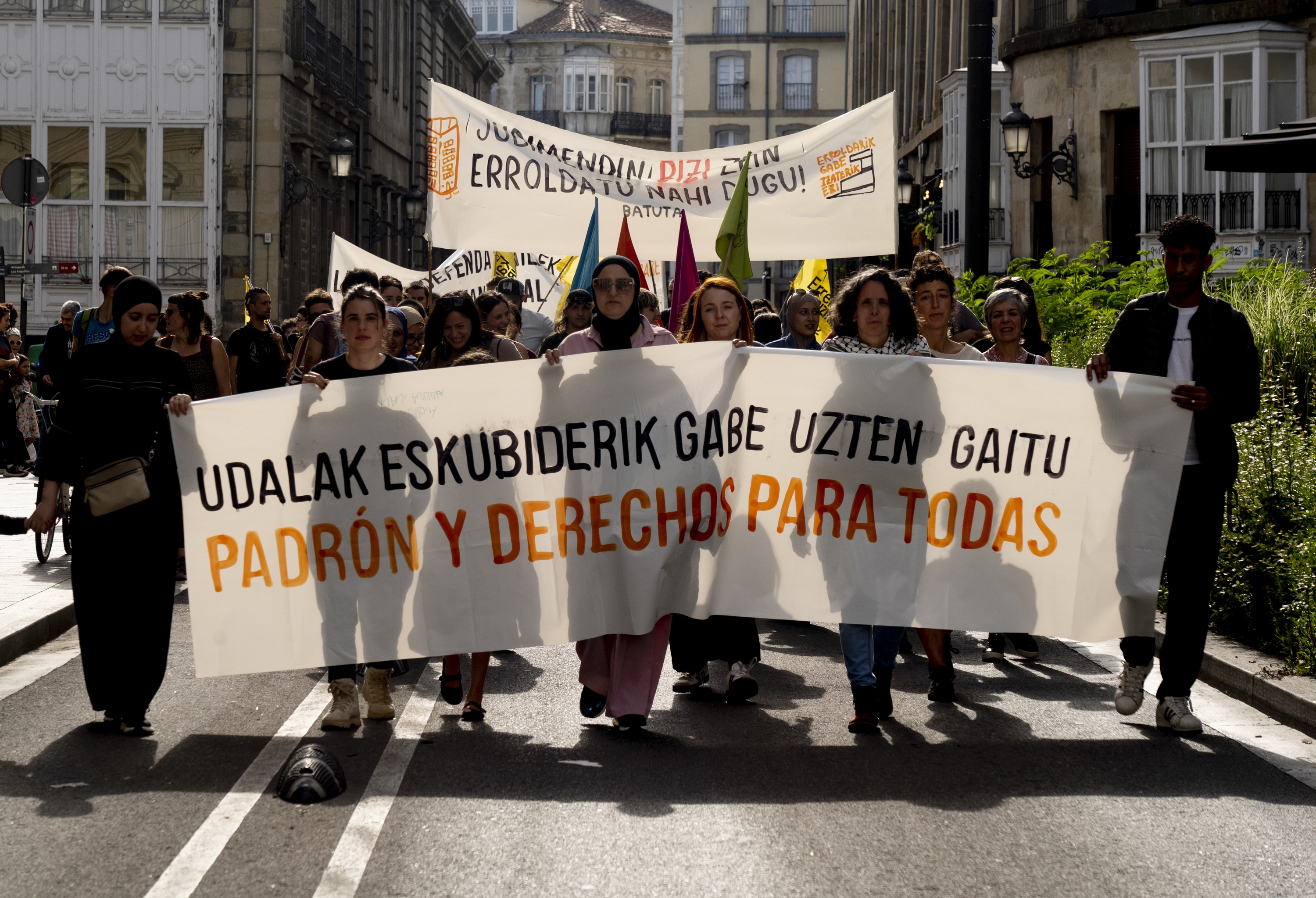 Manifestariak, Gasteizko kaleetan zehar. RAUL BOGAJO / FOKU