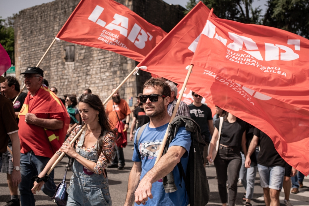 LABeko militante batzuk, aurtengo Maiatzaren Leheneko mobilizazioetan, Baionan. PATXI BELTZAIZ LABeko militante batzuk, aurtengo Maiatzaren Leheneko mobilizazioetan, Baionan. PATXI BELTZAIZ