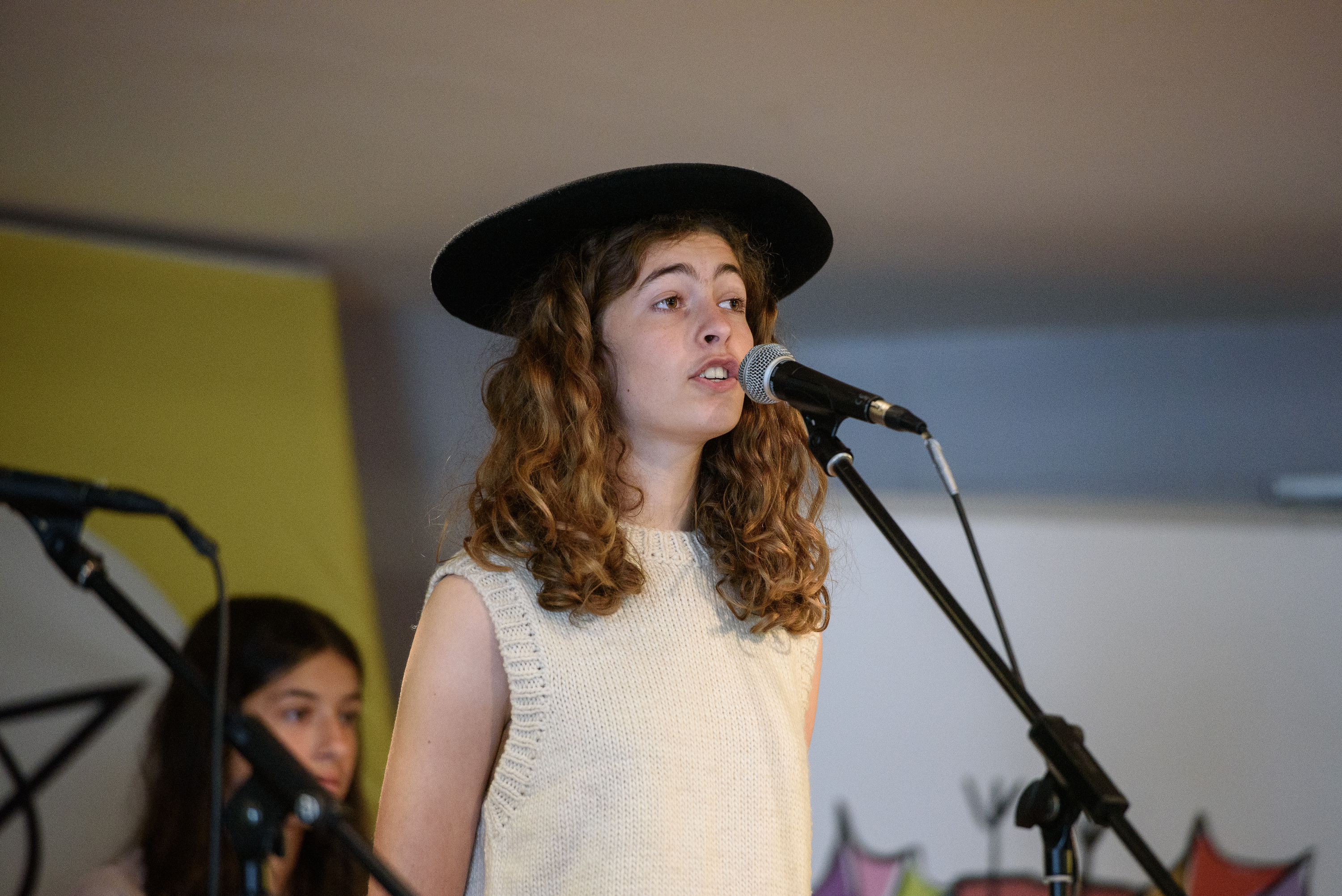 Nahia Etxeberri Lopepe, txapela jantzita, Itsasun. GUILLAUME FAUVEAU