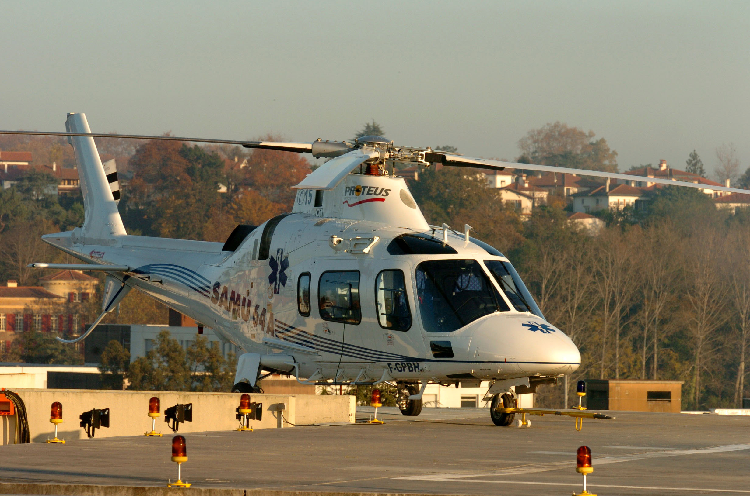 Sorospen zerbitzuetako helikoptero bat, artxiboko irudi batean. BOB EDME
