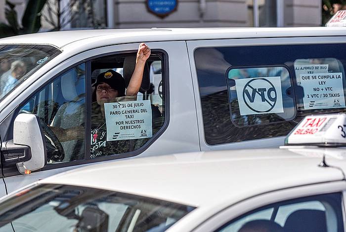 Bilboko taxi gidariek protesta egin zuten uztailean. MIGUEL TOñA, EFE
