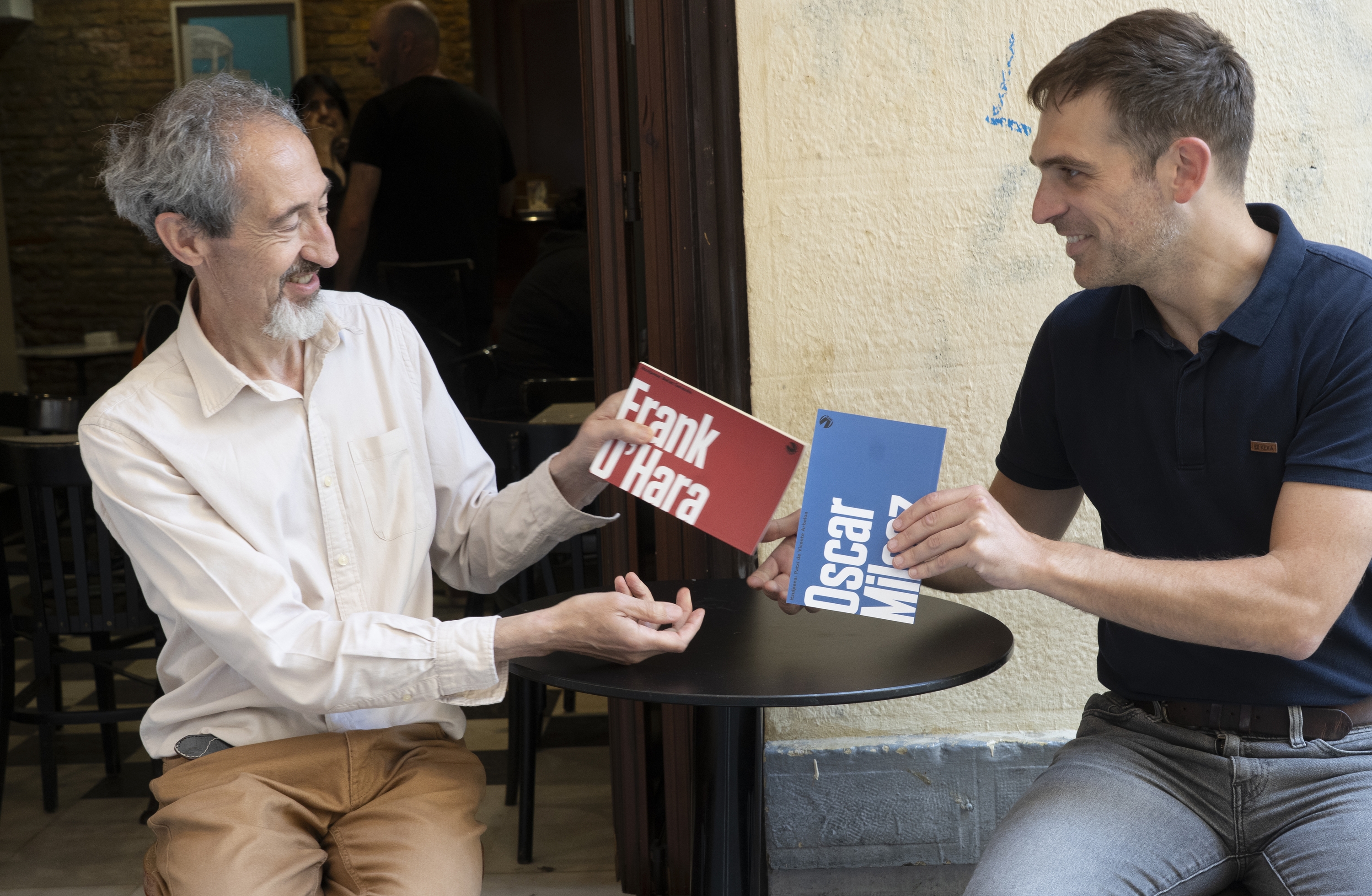 Patxi de Vicente Arbeloa eta Beñat Sarasola, Iruñeko Xabier kalean, ekainaren 5ean. JAGOBA MANTEROLA / FOKU