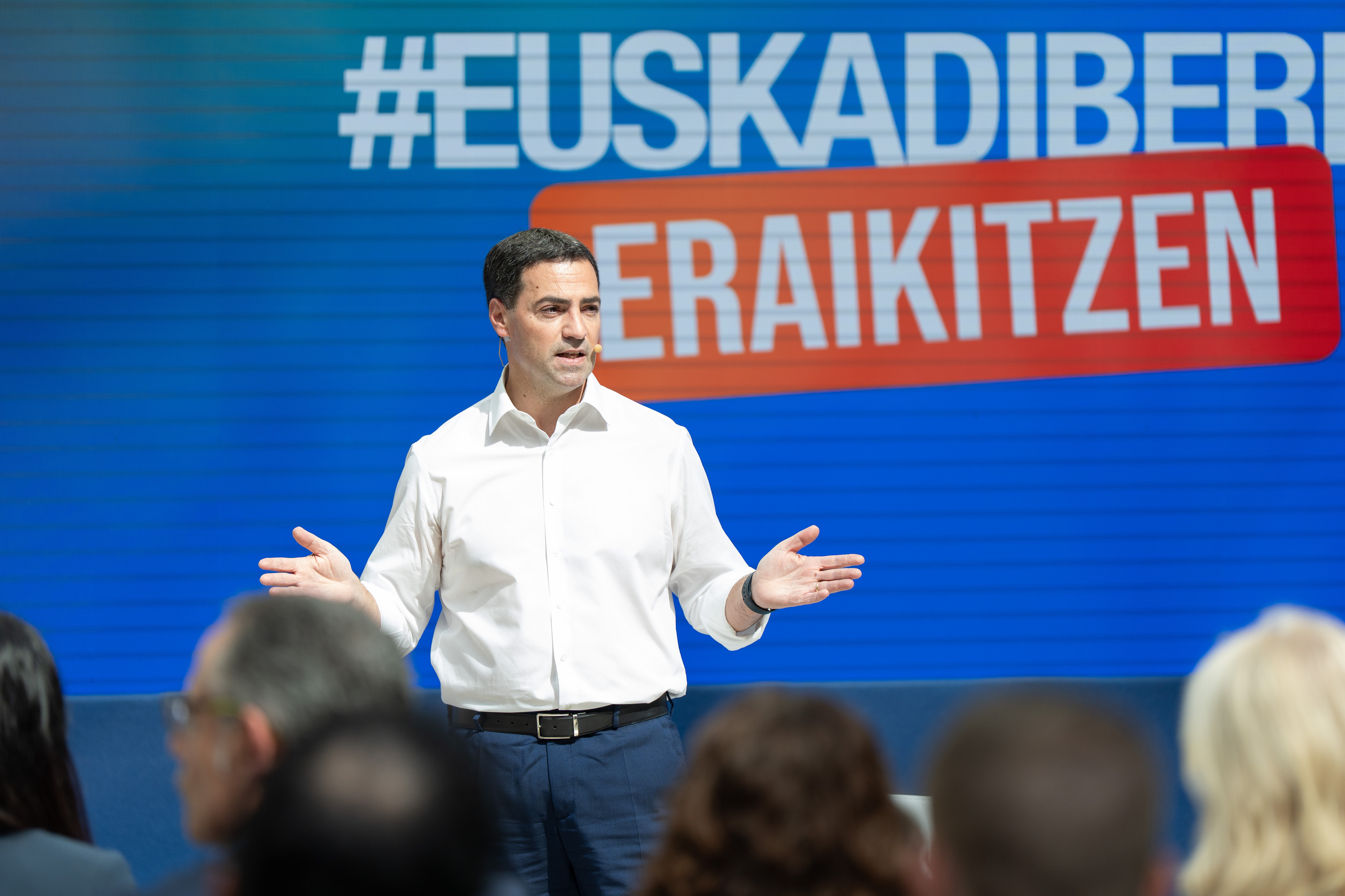 Imanol Pradales bere agintaldiaren nondik norakoak azaltzen, karguan urtebete egin duela eta. ENDIKA PORTILLO / FOKU