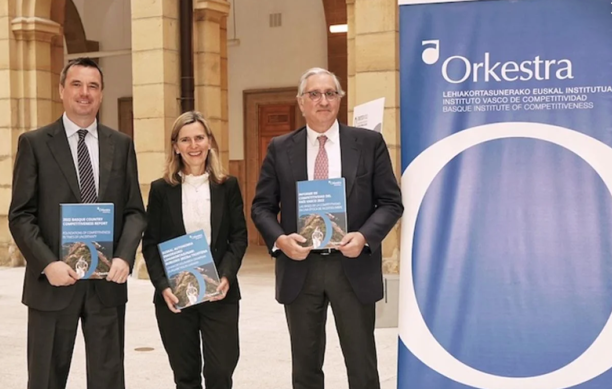 Wilson eta Aranguren, Ivan Marten Orkestrako presidentearekin batera, artxiboko irudi batean. ORKESTRA
