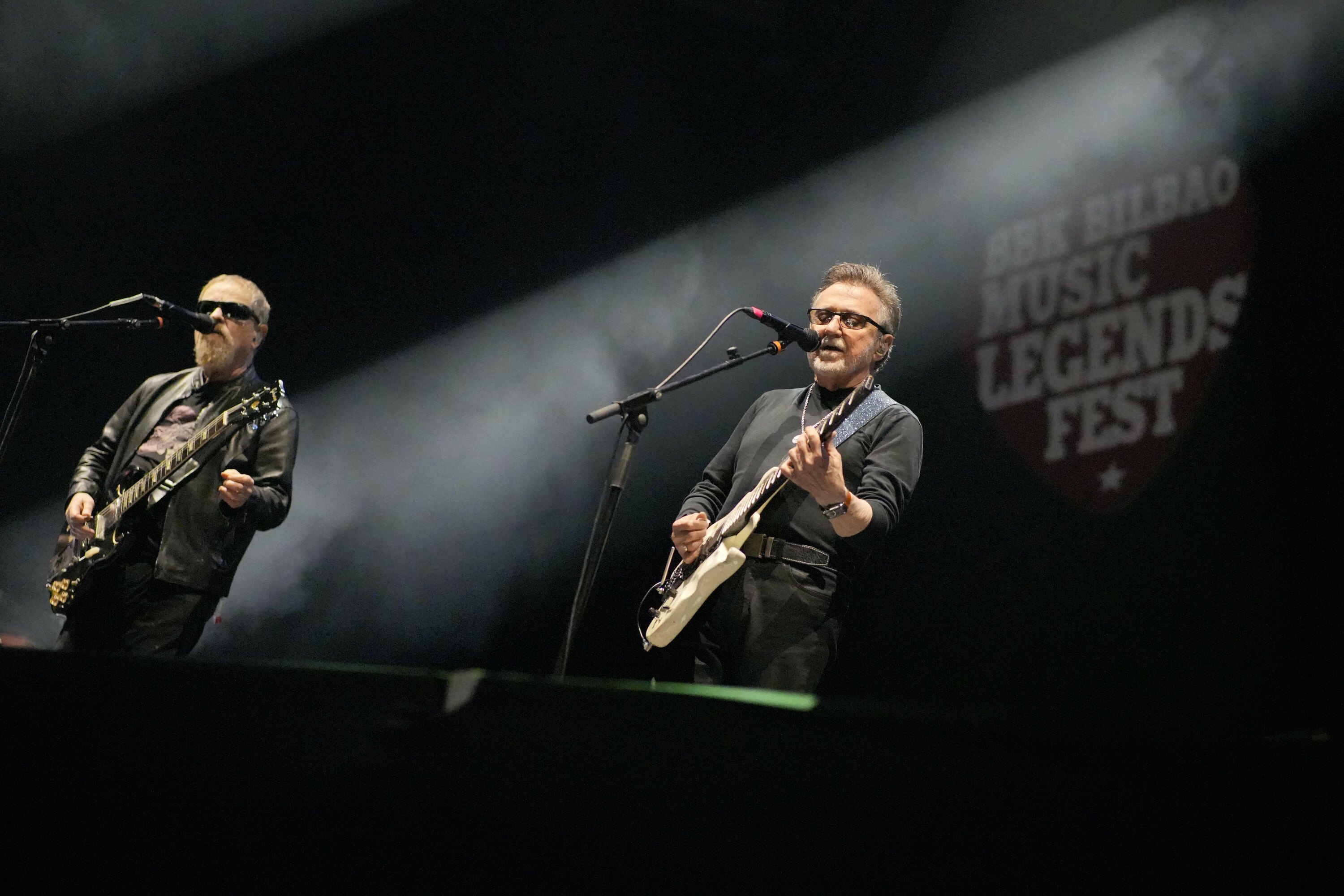 Blue Oyster Cult taldeko Eric Bloom (ezk.) eta Buck Dharma, atzo, Bilbo Arenan. ARITZ LOIOLA / FOKU